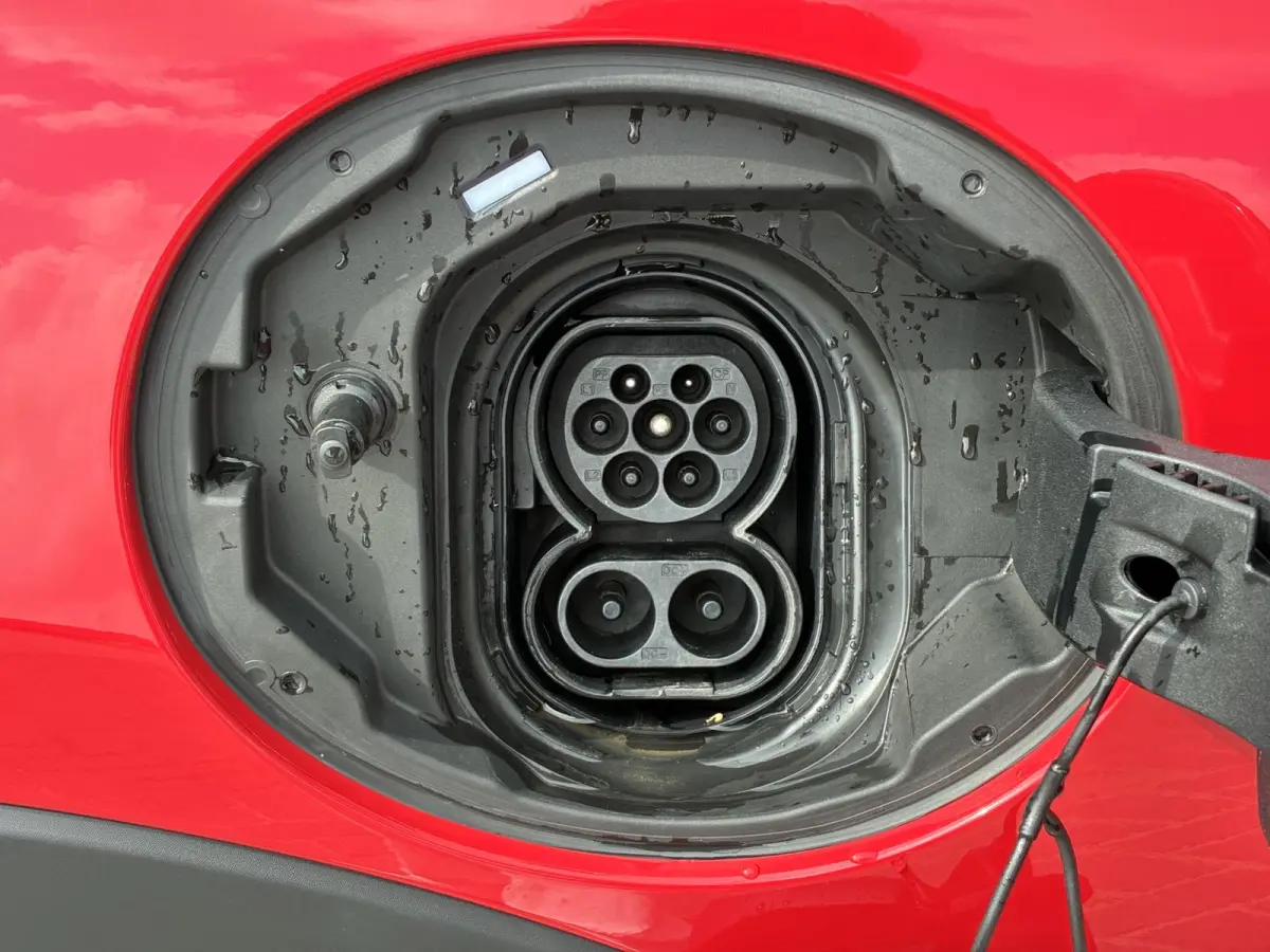 S Yours 33 kWh Premium Plus-pakket / Stoelverwarming / Schuif/open dak / Achteruitrijcamera / Navigatiesysteem / Lederen bekleding / Climate control /