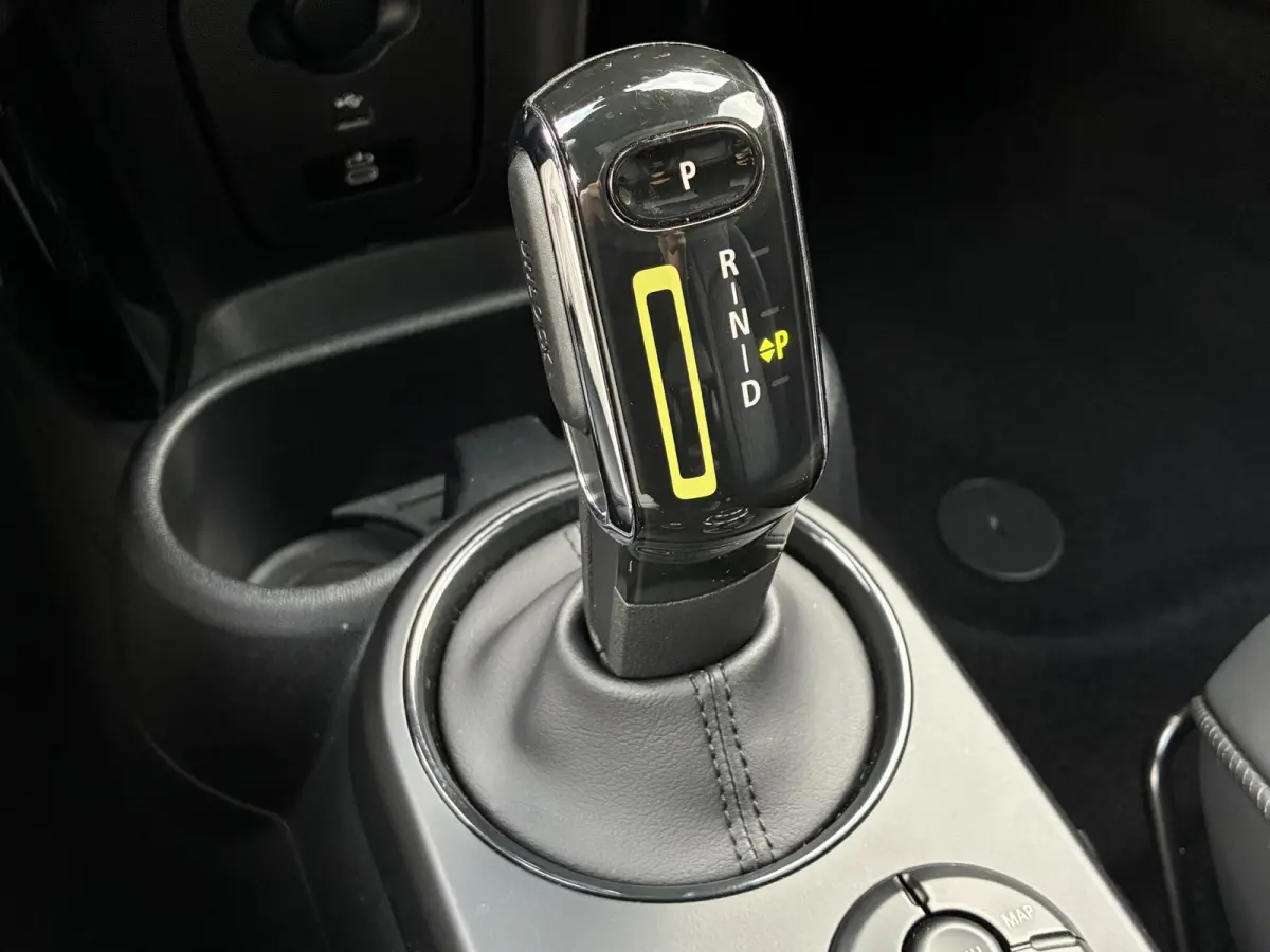 S Yours 33 kWh Premium Plus-pakket / Stoelverwarming / Schuif/open dak / Achteruitrijcamera / Navigatiesysteem / Lederen bekleding / Climate control /