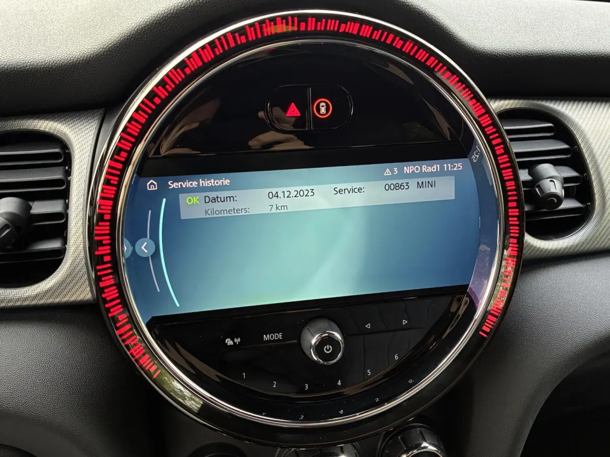 S Yours 33 kWh Premium Plus-pakket / Stoelverwarming / Schuif/open dak / Achteruitrijcamera / Navigatiesysteem / Lederen bekleding / Climate control /