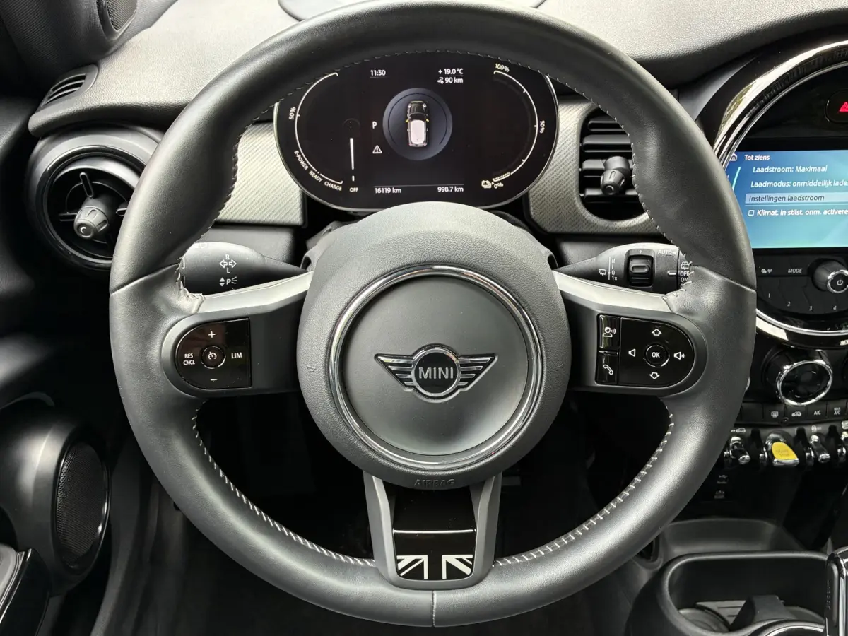 S Yours 33 kWh Premium Plus-pakket / Stoelverwarming / Schuif/open dak / Achteruitrijcamera / Navigatiesysteem / Lederen bekleding / Climate control /