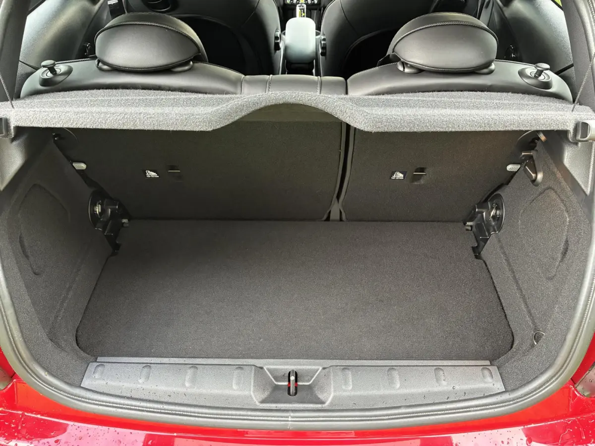 S Yours 33 kWh Premium Plus-pakket / Stoelverwarming / Schuif/open dak / Achteruitrijcamera / Navigatiesysteem / Lederen bekleding / Climate control /