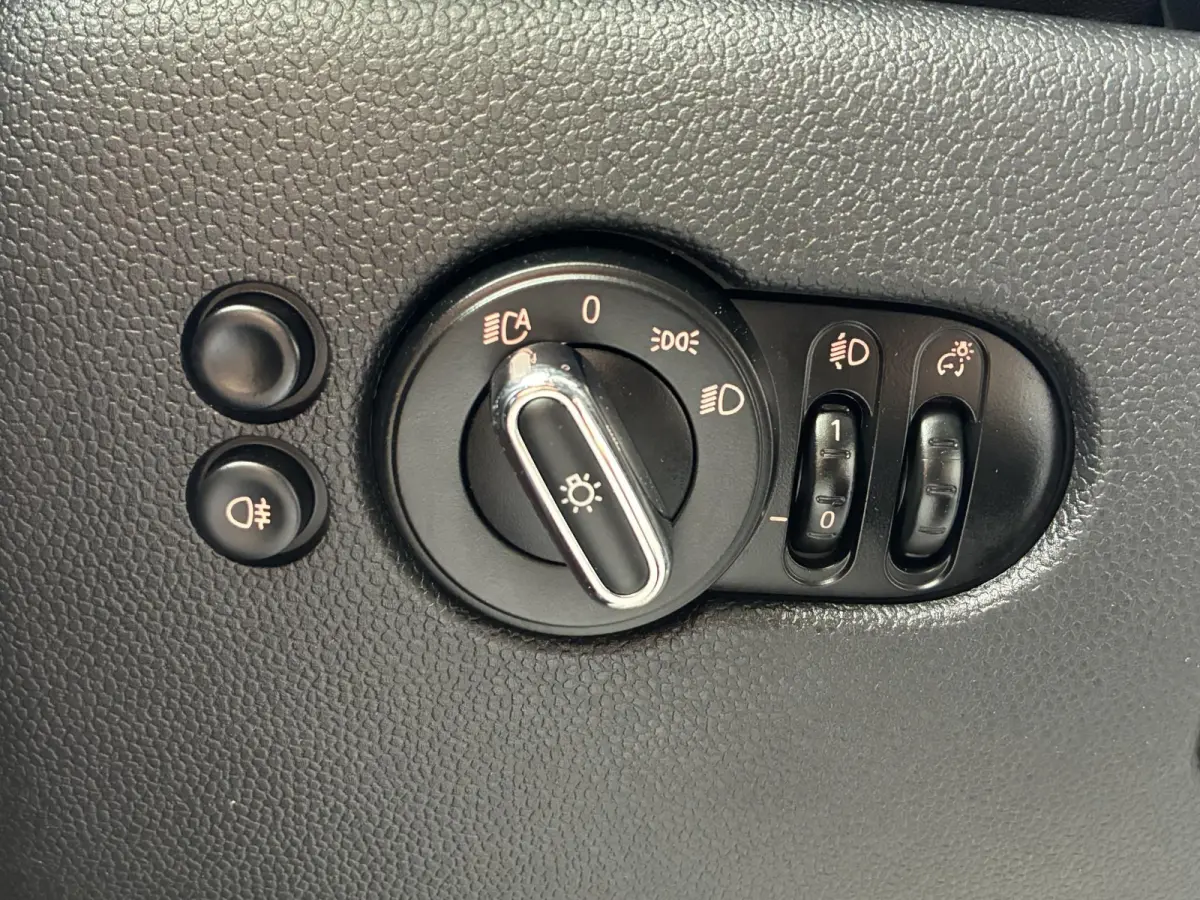 S Yours 33 kWh Premium Plus-pakket / Stoelverwarming / Schuif/open dak / Achteruitrijcamera / Navigatiesysteem / Lederen bekleding / Climate control /