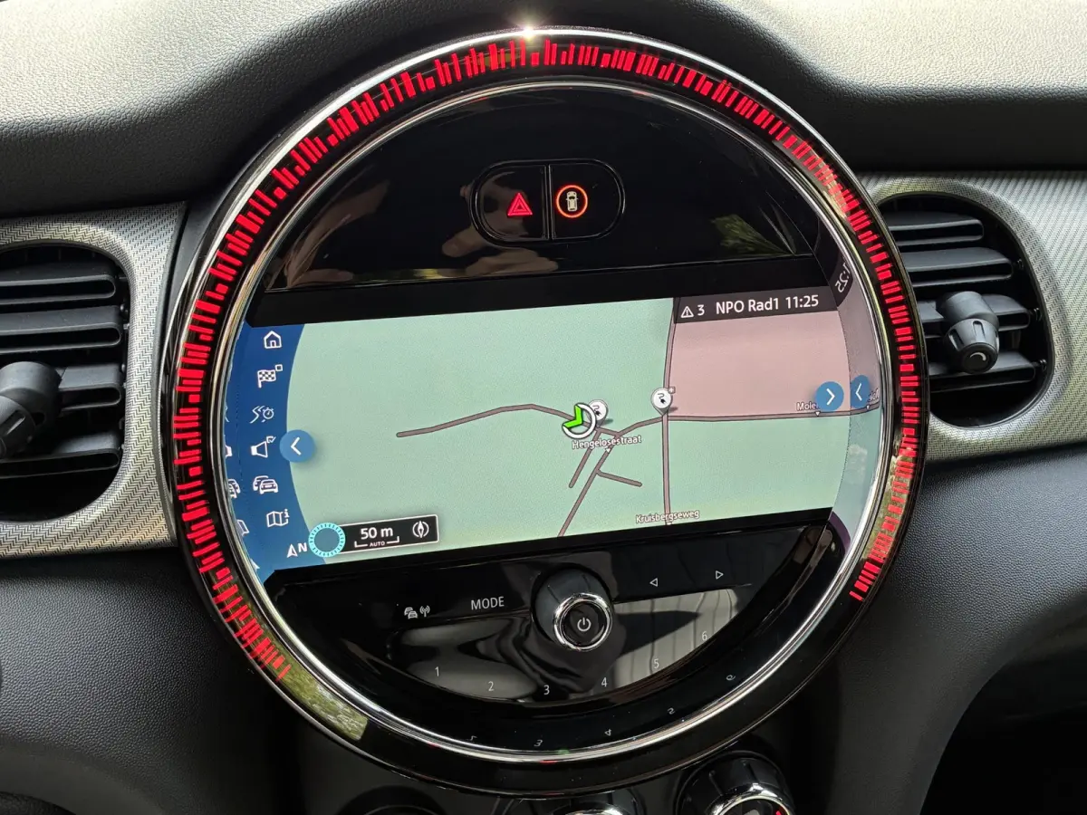 S Yours 33 kWh Premium Plus-pakket / Stoelverwarming / Schuif/open dak / Achteruitrijcamera / Navigatiesysteem / Lederen bekleding / Climate control /