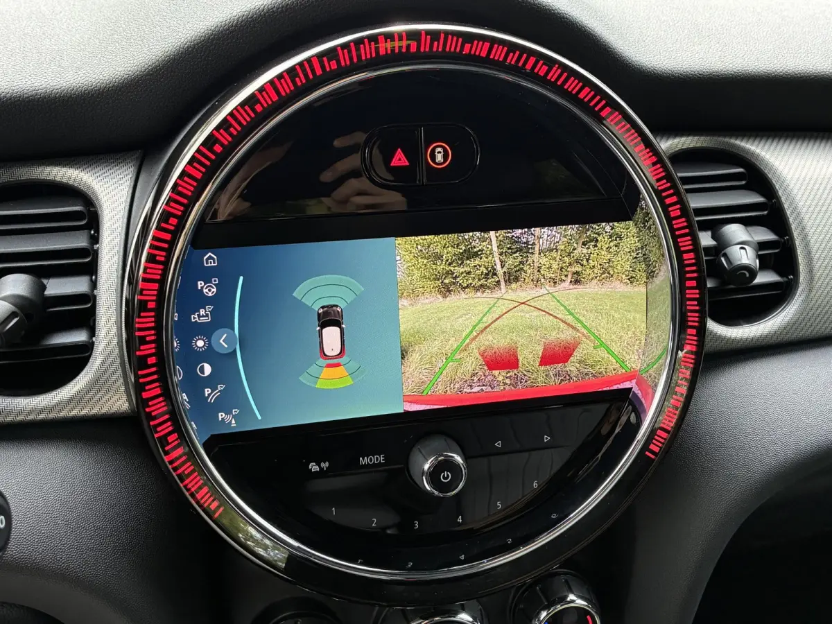 S Yours 33 kWh Premium Plus-pakket / Stoelverwarming / Schuif/open dak / Achteruitrijcamera / Navigatiesysteem / Lederen bekleding / Climate control /