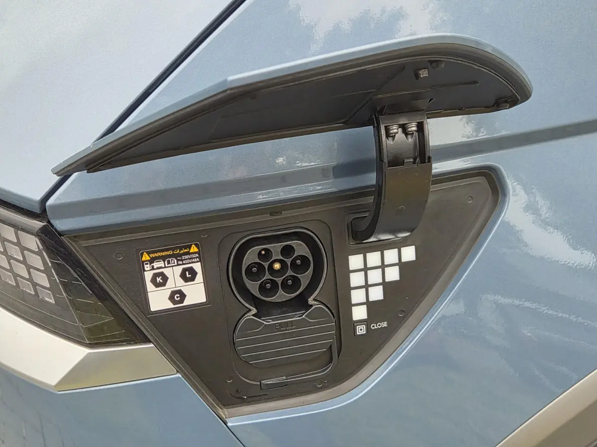 Connect+ 77.4 kWh / SOH 100% / Dealer onderhouden / Fabrieksgarantie tot 12-2028 / CCS snelladen / All season banden / Elektrische achterklep / Rondomzicht camera / Warmtepomp / Climate cont