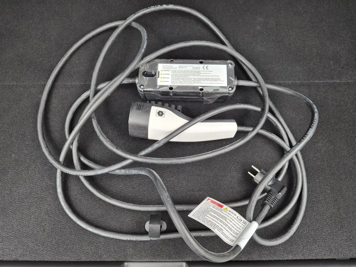 Connect+ 77.4 kWh / SOH 100% / Dealer onderhouden / Fabrieksgarantie tot 12-2028 / CCS snelladen / All season banden / Elektrische achterklep / Rondomzicht camera / Warmtepomp / Climate cont