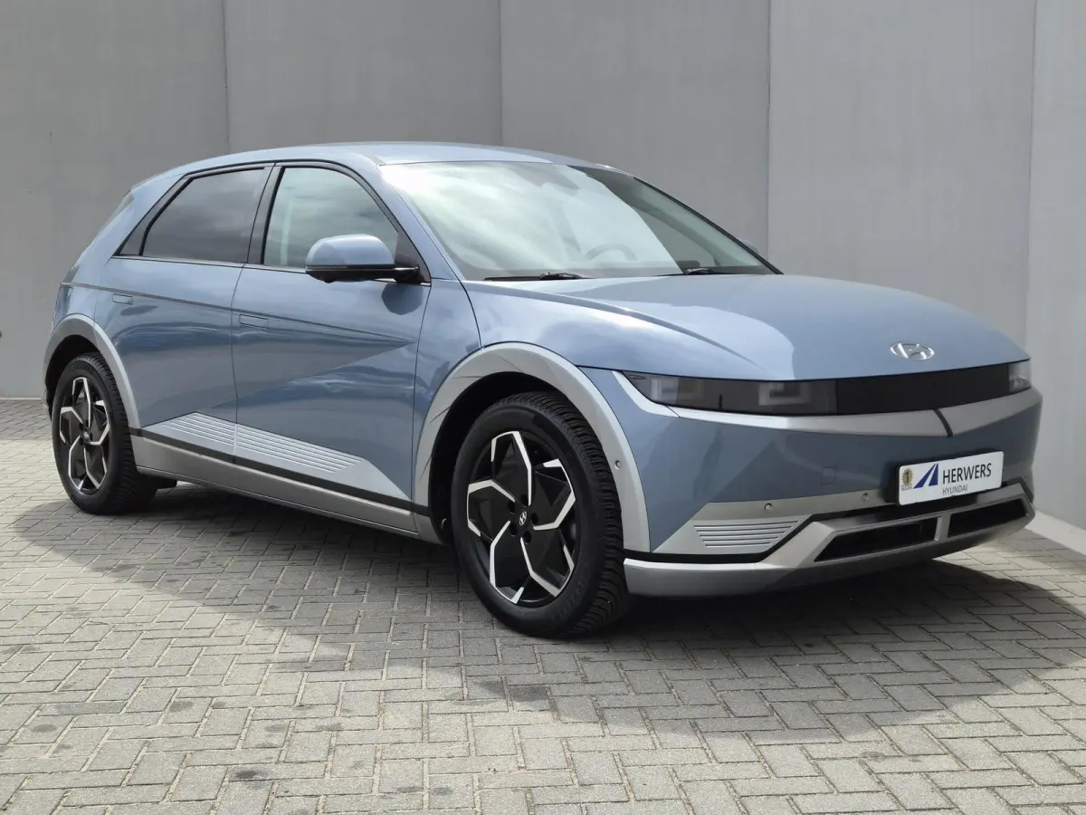 Connect+ 77.4 kWh / SOH 100% / Dealer onderhouden / Fabrieksgarantie tot 12-2028 / CCS snelladen / All season banden / Elektrische achterklep / Rondomzicht camera / Warmtepomp / Climate cont