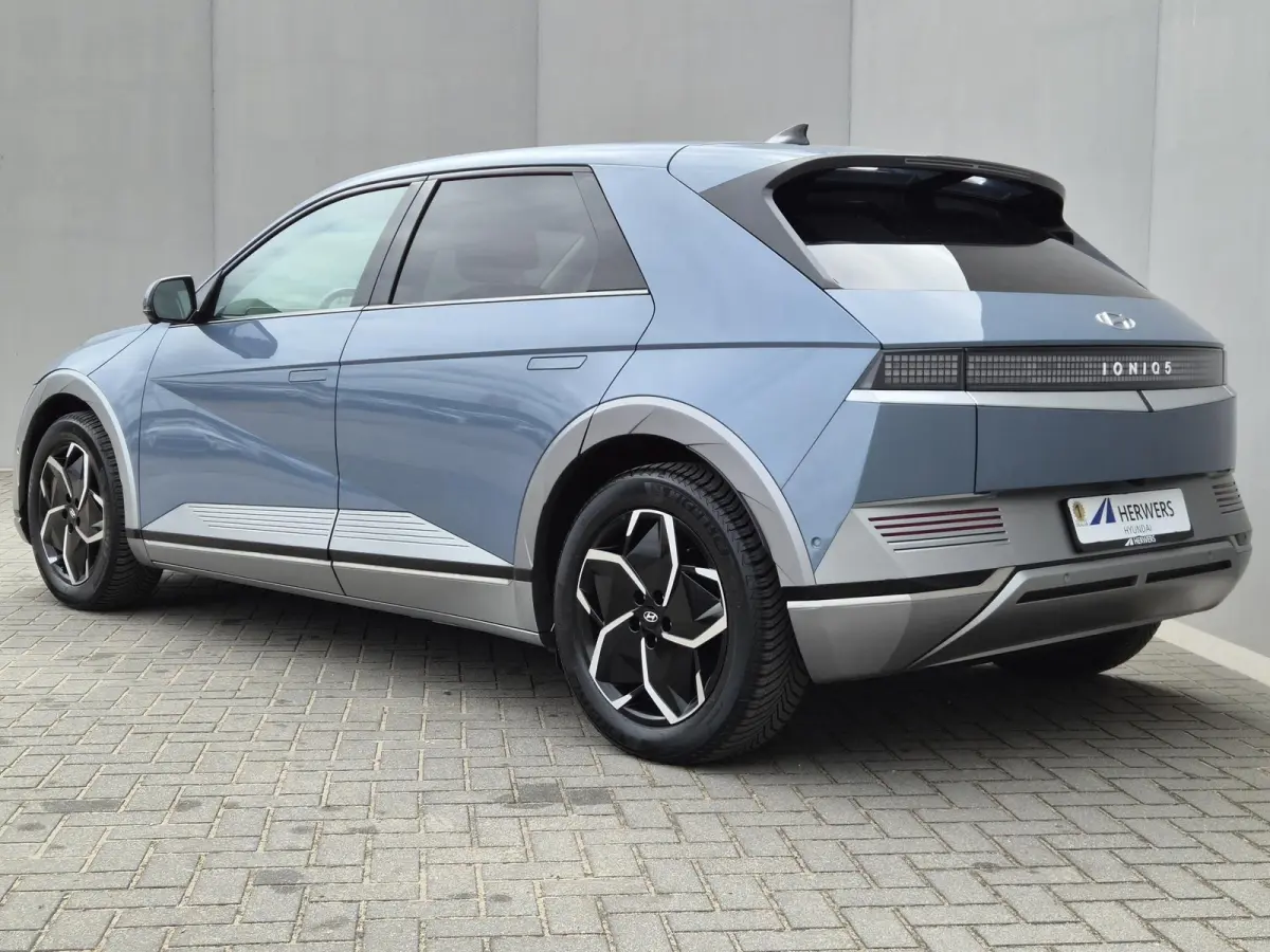 Connect+ 77.4 kWh / SOH 100% / Dealer onderhouden / Fabrieksgarantie tot 12-2028 / CCS snelladen / All season banden / Elektrische achterklep / Rondomzicht camera / Warmtepomp / Climate cont