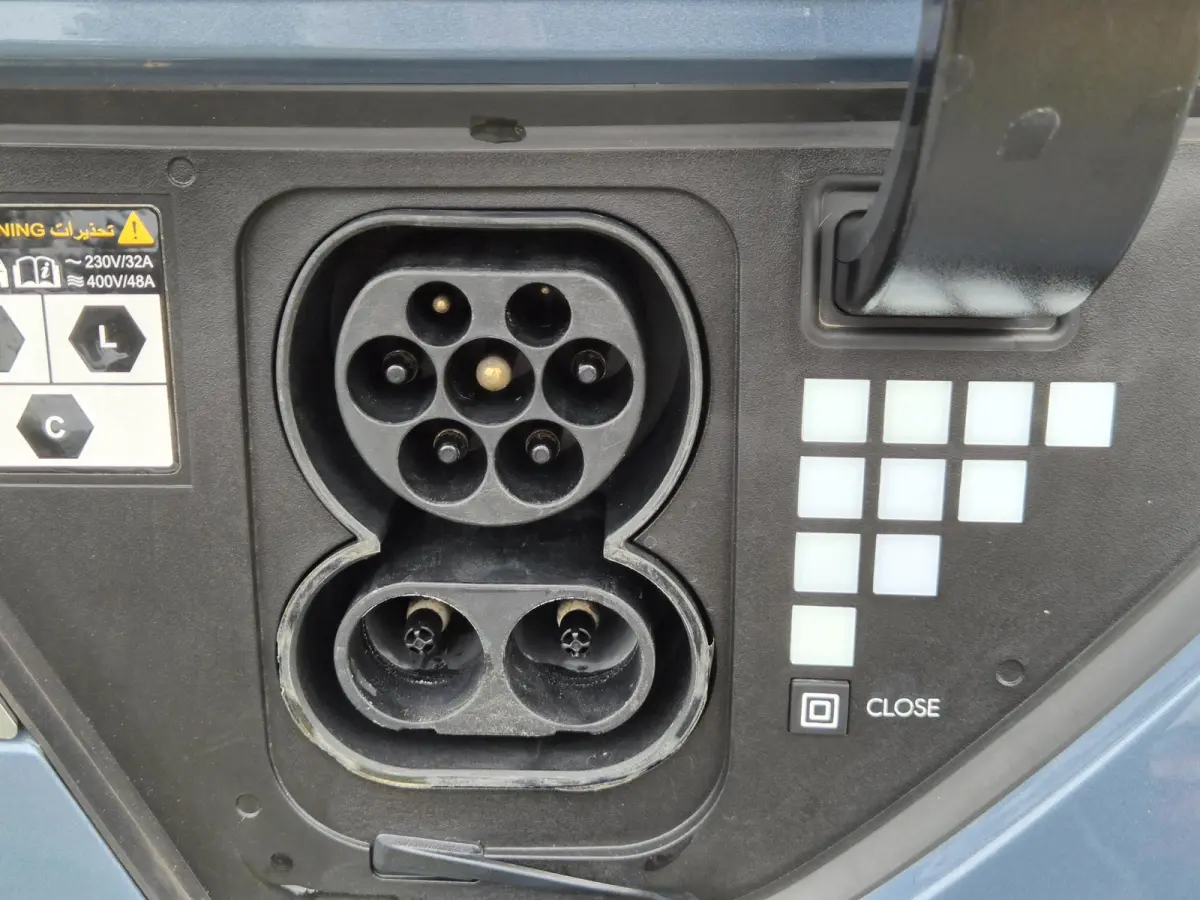 Connect+ 77.4 kWh / SOH 100% / Dealer onderhouden / Fabrieksgarantie tot 12-2028 / CCS snelladen / All season banden / Elektrische achterklep / Rondomzicht camera / Warmtepomp / Climate cont