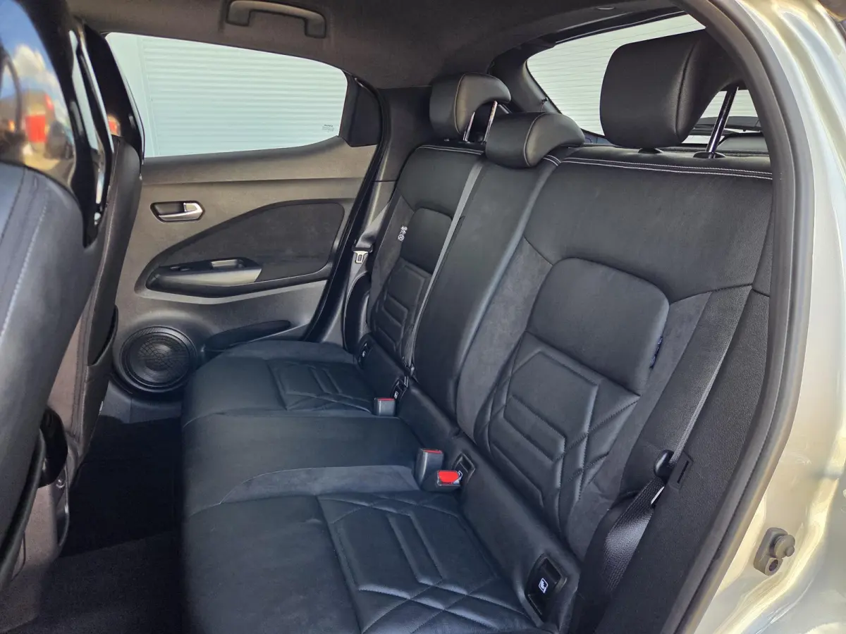 1.0 DIG-T N-Design / Navigatie / Leder/Alcantara Bekleding / Trekhaak / Bose Personal Audio / Cruise Control / Camera / Climate Control / Stoelverwarming /