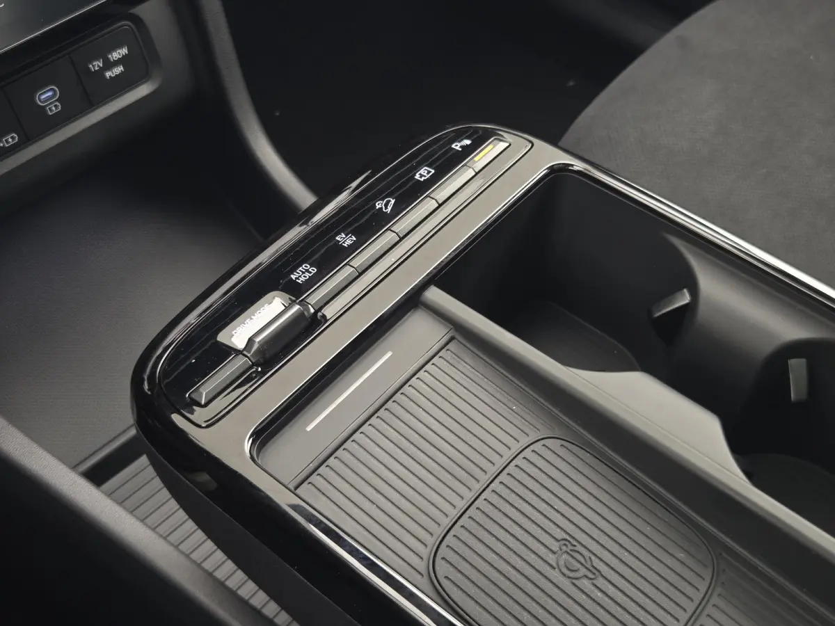 1.6 T-GDI PHEV N Line Sky ** Nieuw uit voorraad leverbaar ** / Stoel & Stuur Verwarming / Krell Audio / Achteruitrij Camera / Navigatie / Keyless /