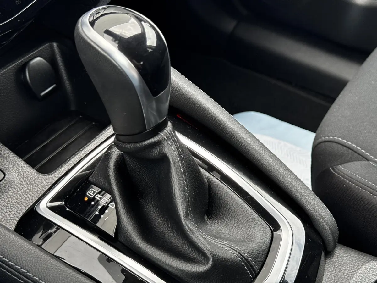 1.3 DIG-T N-Connecta / 360 camera  / Trekhaak (  1500 kg ) / Airco (automatisch) / Apple Carplay/Android Auto /