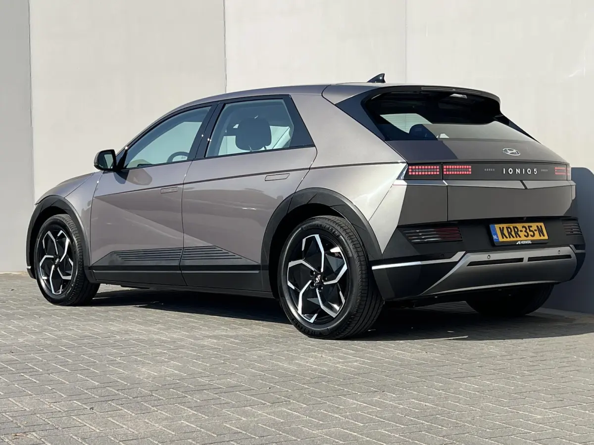 Style 73kWh / Dealer onderhouden / Accu SoH 100 % / Fabrieksgarantie tot 05-2027 / WLTP 481 km stad 686 km / CCS snel laden / warmtepomp / 1.600 kg trekgewicht / Stuur- en stoelverwarming / 