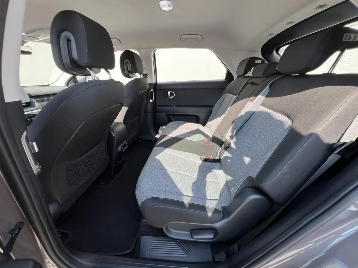 Style 73kWh / Dealer onderhouden / Accu SoH 100 % / Fabrieksgarantie tot 05-2027 / WLTP 481 km stad 686 km / CCS snel laden / warmtepomp / 1.600 kg trekgewicht / Stuur- en stoelverwarming / 