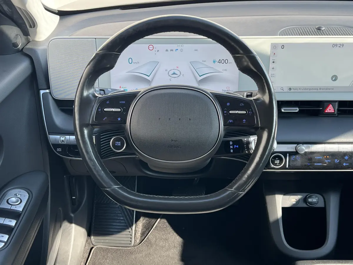 Style 73kWh / Dealer onderhouden / Accu SoH 100 % / Fabrieksgarantie tot 05-2027 / WLTP 481 km stad 686 km / CCS snel laden / warmtepomp / 1.600 kg trekgewicht / Stuur- en stoelverwarming / 