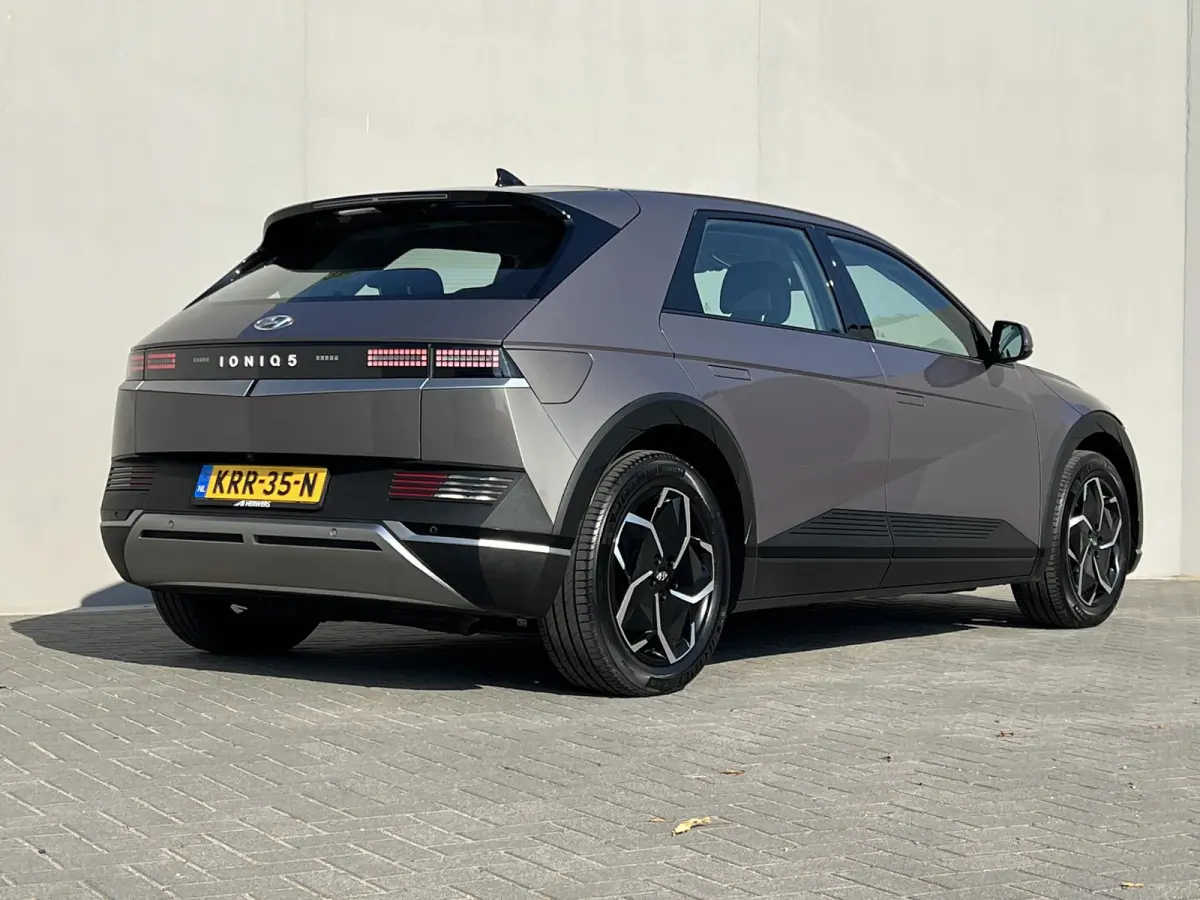 Style 73kWh / Dealer onderhouden / Accu SoH 100 % / Fabrieksgarantie tot 05-2027 / WLTP 481 km stad 686 km / CCS snel laden / warmtepomp / 1.600 kg trekgewicht / Stuur- en stoelverwarming / 
