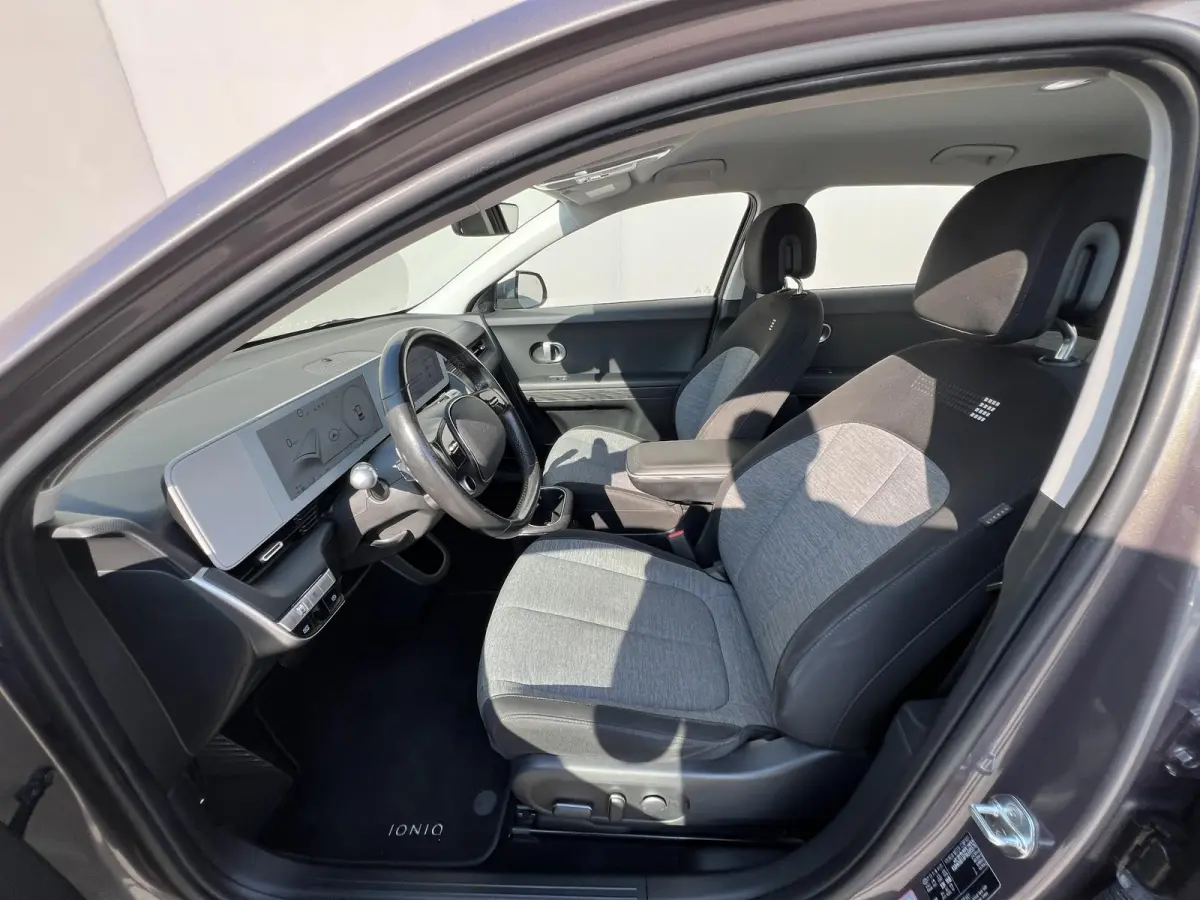 Style 73kWh / Dealer onderhouden / Accu SoH 100 % / Fabrieksgarantie tot 05-2027 / WLTP 481 km stad 686 km / CCS snel laden / warmtepomp / 1.600 kg trekgewicht / Stuur- en stoelverwarming / 