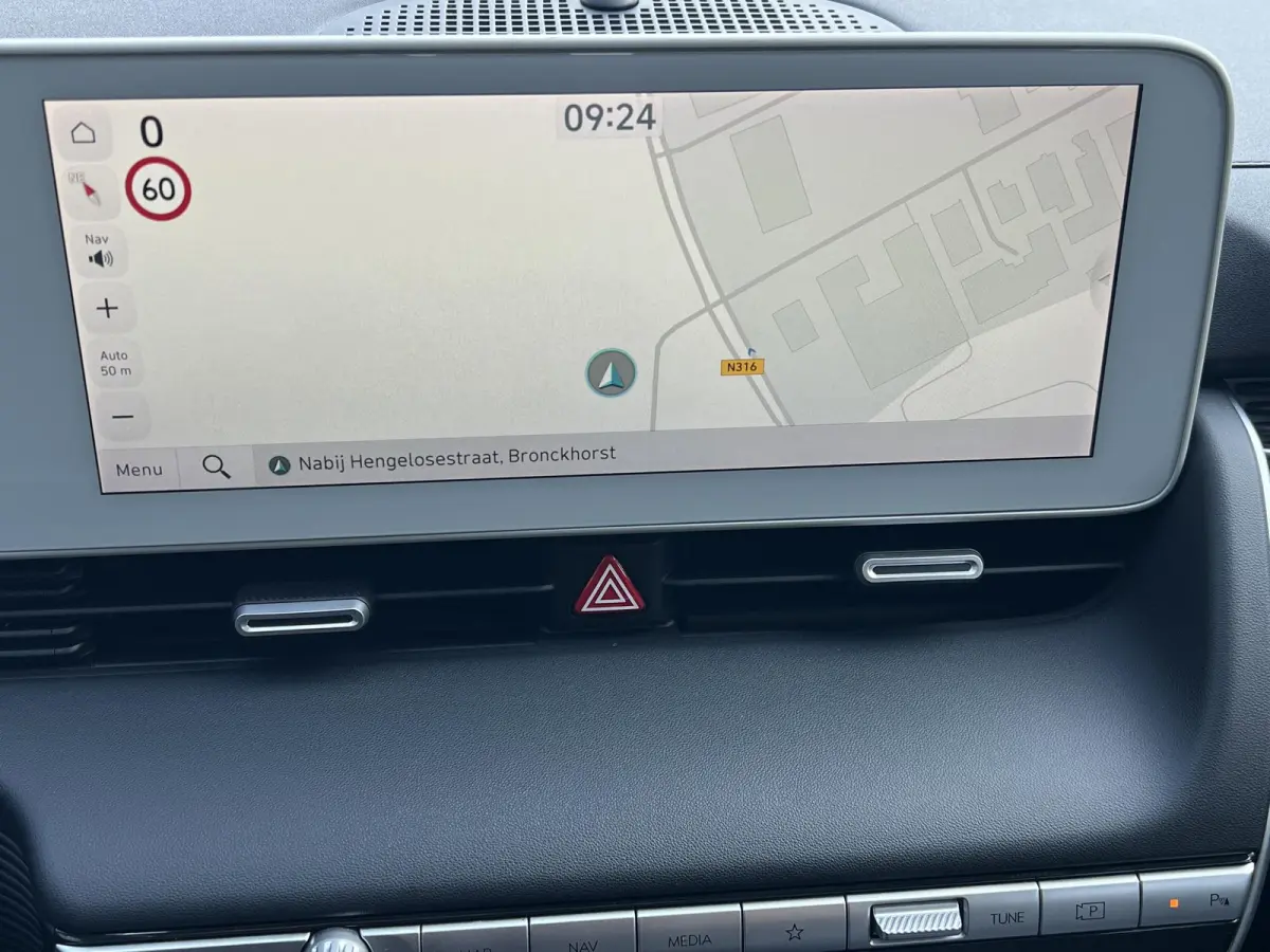 Style 73kWh / Dealer onderhouden / Accu SoH 100 % / Fabrieksgarantie tot 05-2027 / WLTP 481 km stad 686 km / CCS snel laden / warmtepomp / 1.600 kg trekgewicht / Stuur- en stoelverwarming / 