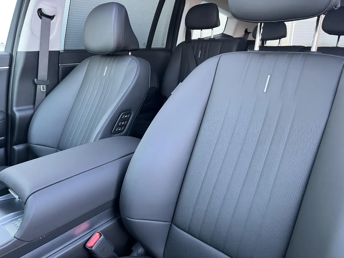 Lounge AWD 7p. 110.3 kWh | Nieuw uit voorraad leverbaar