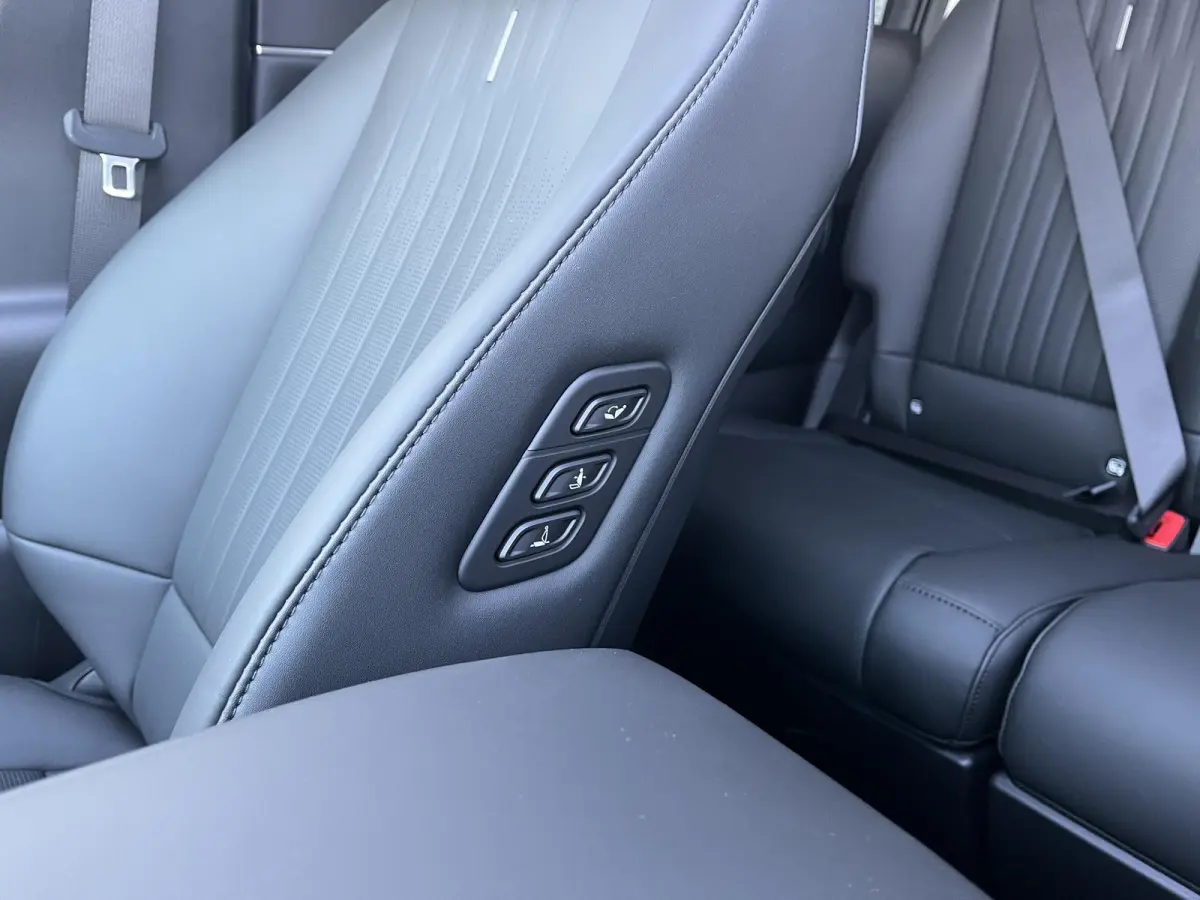 Lounge AWD 7p. 110.3 kWh | Nieuw uit voorraad leverbaar