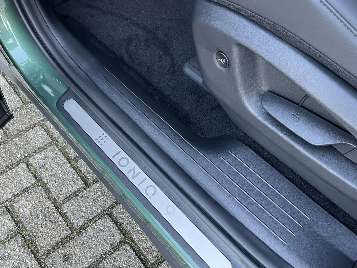 Lounge AWD 7p. 110.3 kWh | Nieuw uit voorraad leverbaar