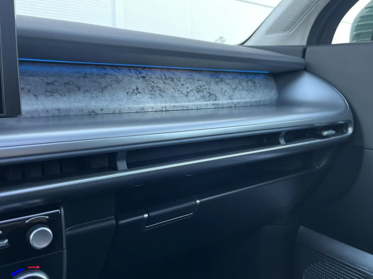 Lounge AWD 7p. 110.3 kWh | Nieuw uit voorraad leverbaar