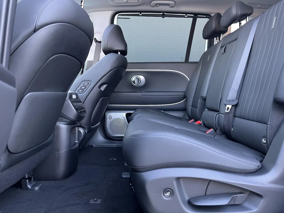 Lounge AWD 7p. 110.3 kWh | Nieuw uit voorraad leverbaar