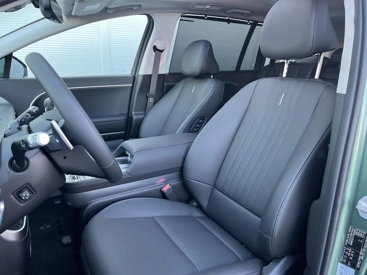 Lounge AWD 7p. 110.3 kWh | Nieuw uit voorraad leverbaar