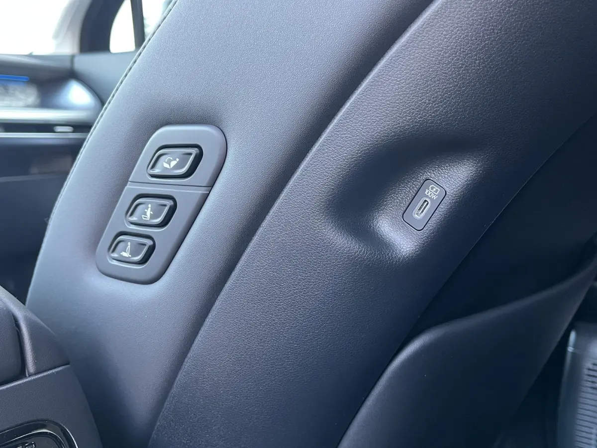 Lounge AWD 7p. 110.3 kWh | Nieuw uit voorraad leverbaar
