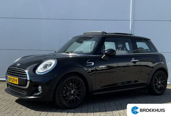 1.5 Cooper Pepper Serious Business / Stoelverwarming voor / Navigatie / Parkeersensoren achter / Panorama Dak /  Airco Climate Control