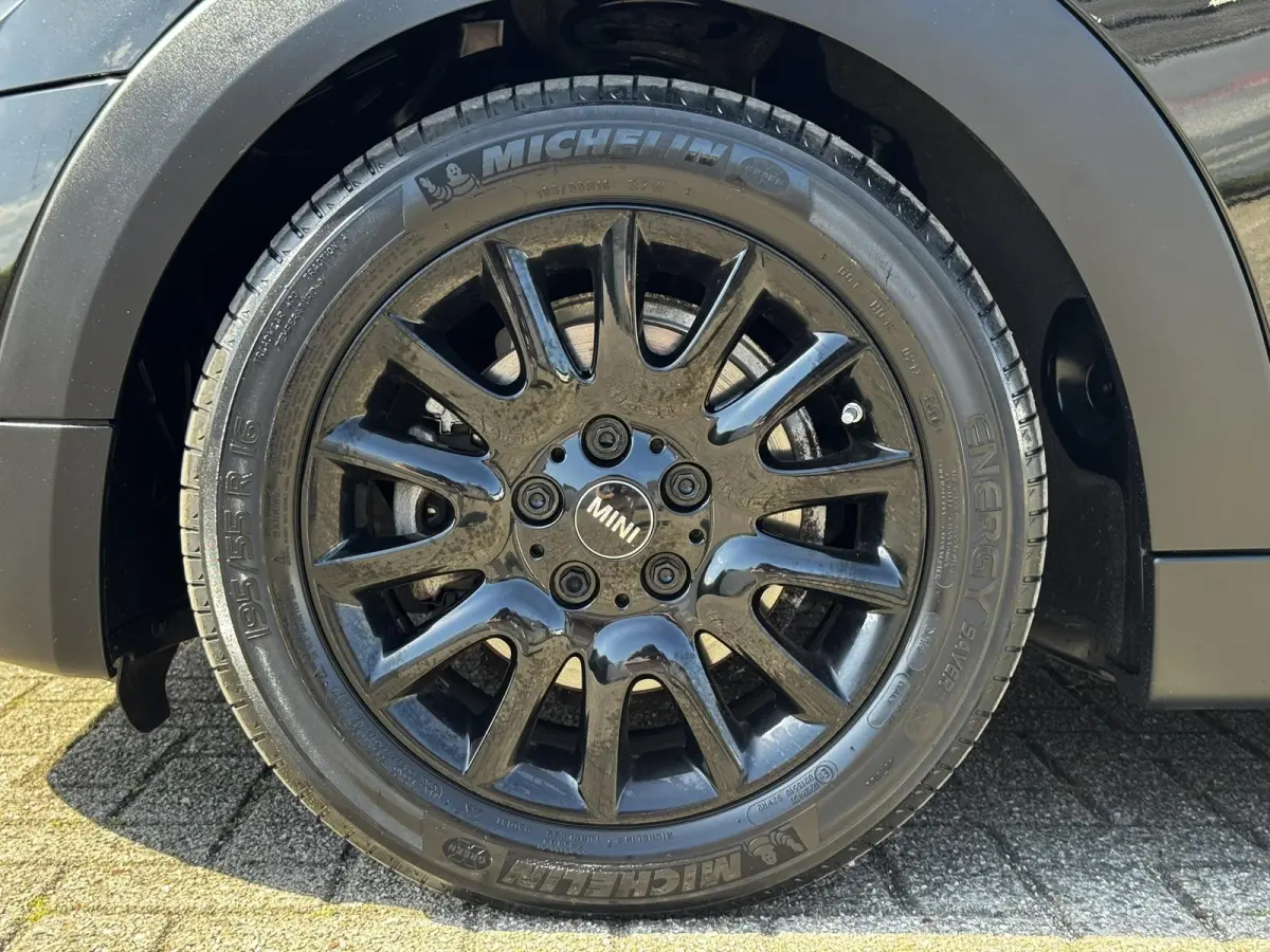 1.5 Cooper Pepper Serious Business / Stoelverwarming voor / Navigatie / Parkeersensoren achter / Panorama Dak /  Airco Climate Control