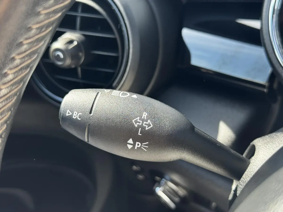 1.5 Cooper Pepper Serious Business / Stoelverwarming voor / Navigatie / Parkeersensoren achter / Panorama Dak /  Airco Climate Control