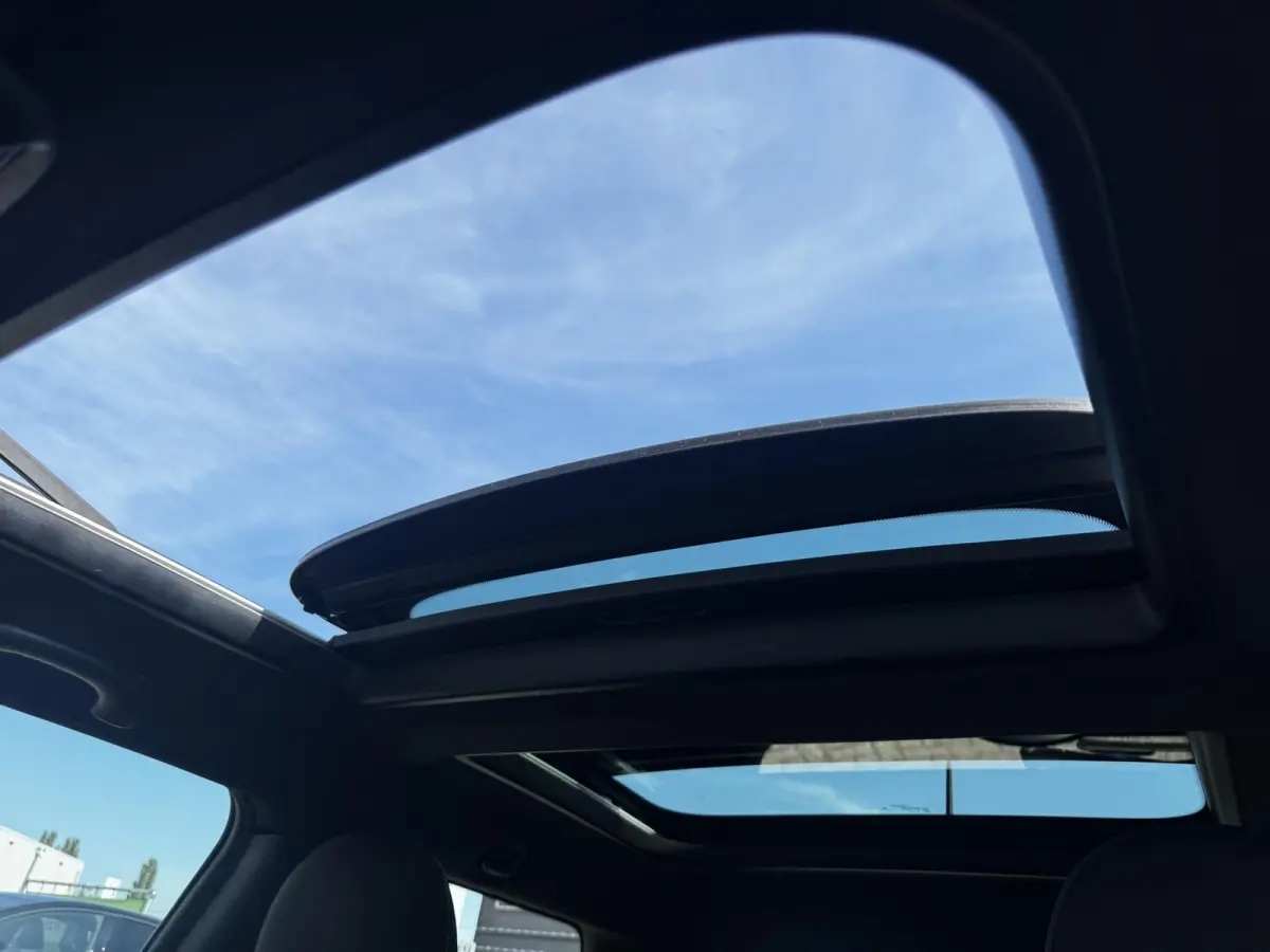 1.5 Cooper Pepper Serious Business / Stoelverwarming voor / Navigatie / Parkeersensoren achter / Panorama Dak /  Airco Climate Control