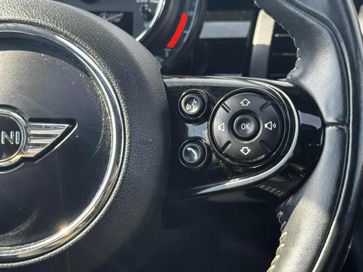 1.5 Cooper Pepper Serious Business / Stoelverwarming voor / Navigatie / Parkeersensoren achter / Panorama Dak /  Airco Climate Control