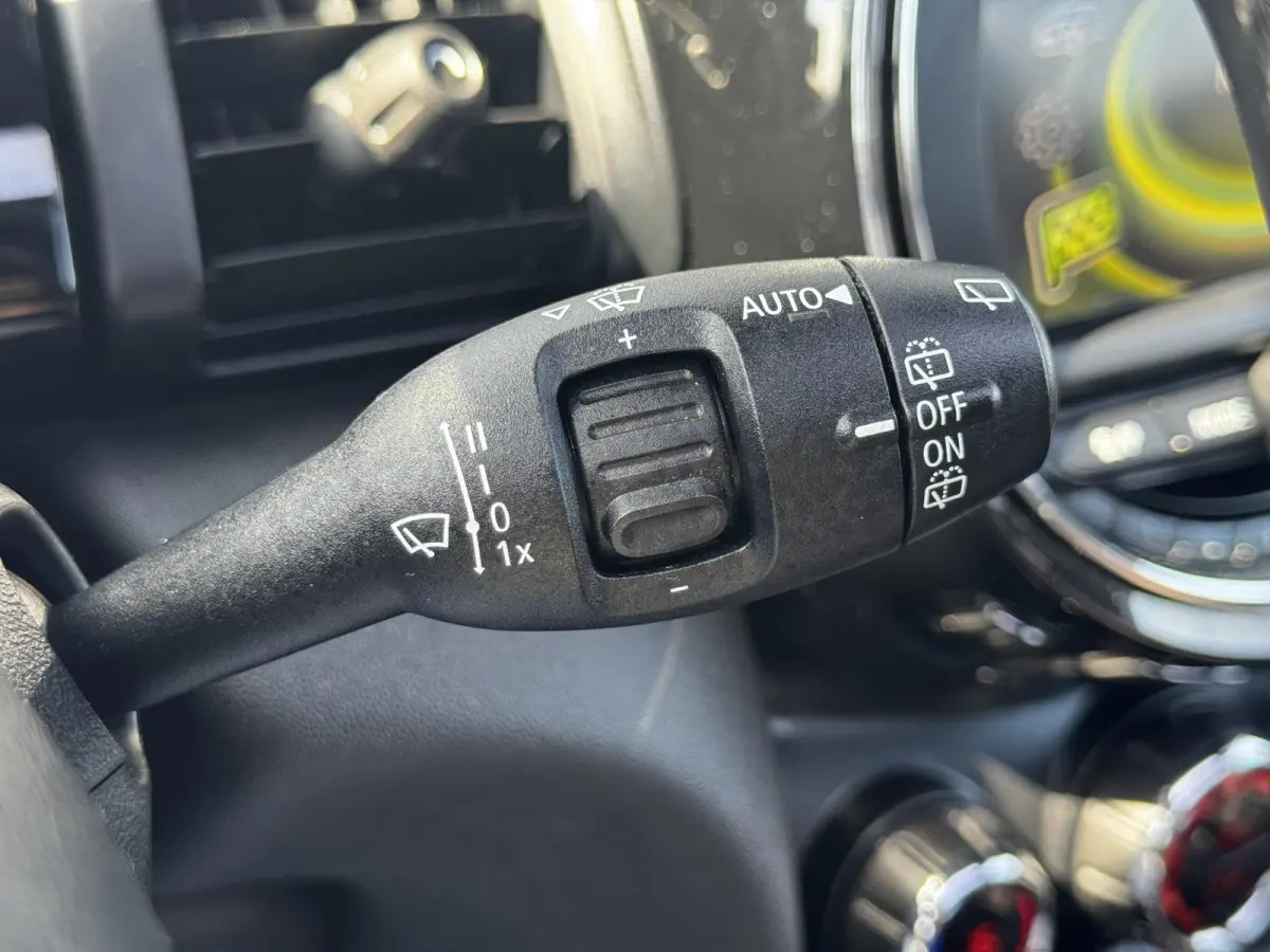1.5 Cooper Pepper Serious Business / Stoelverwarming voor / Navigatie / Parkeersensoren achter / Panorama Dak /  Airco Climate Control