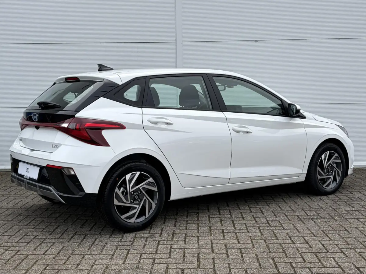 1.0 T-GDI Comfort Nieuw uit voorraad leverbaar | 16-inch lichtmetalen velgen | Achteruitrijcamera | Apple Carplay/Android Auto