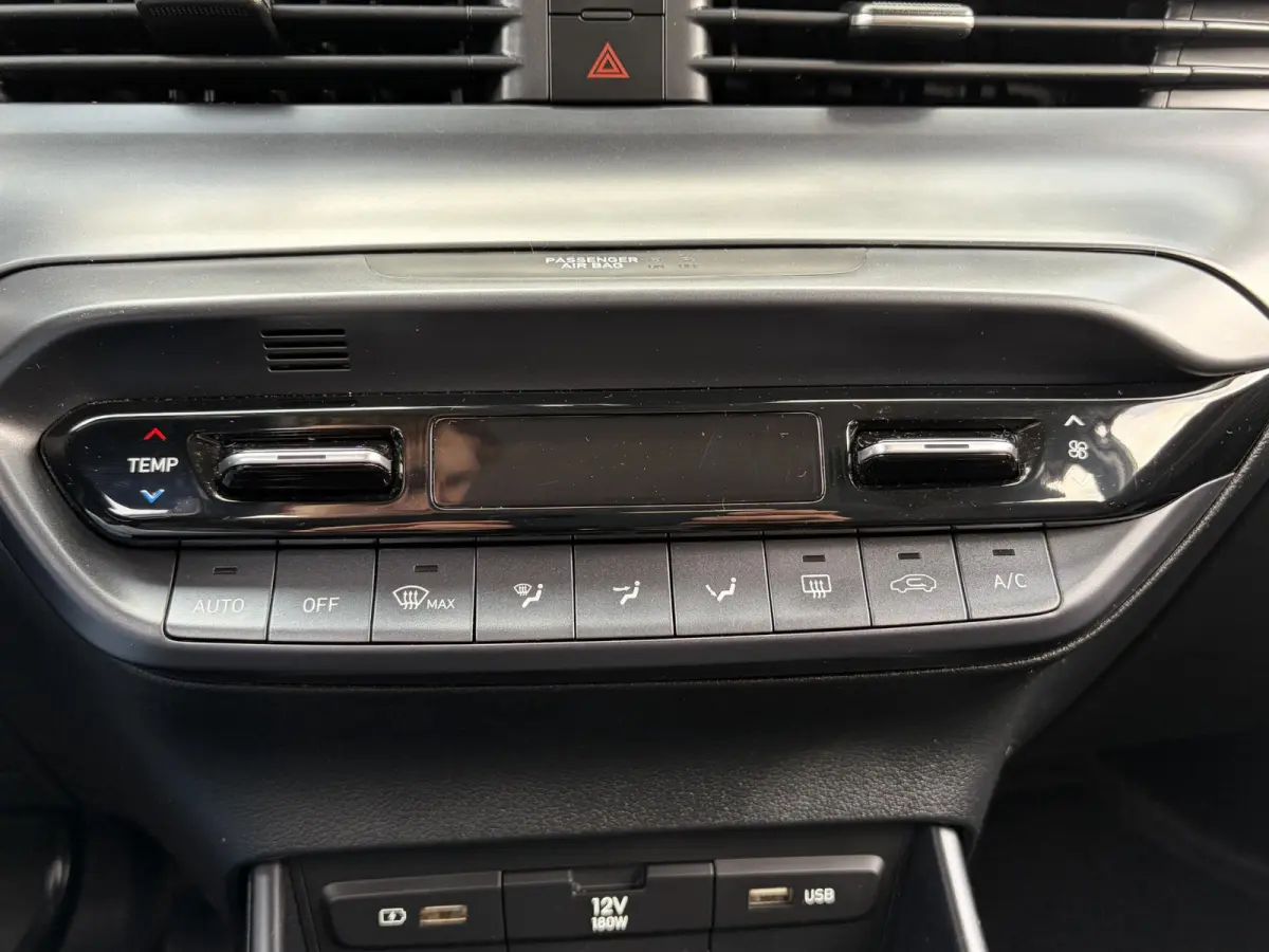 1.0 T-GDI Premium / Trekhaak ( 1110 kg ) / Achteruitrijcamera / Parkeersensoren v/a / voorstoelen verwarmd /