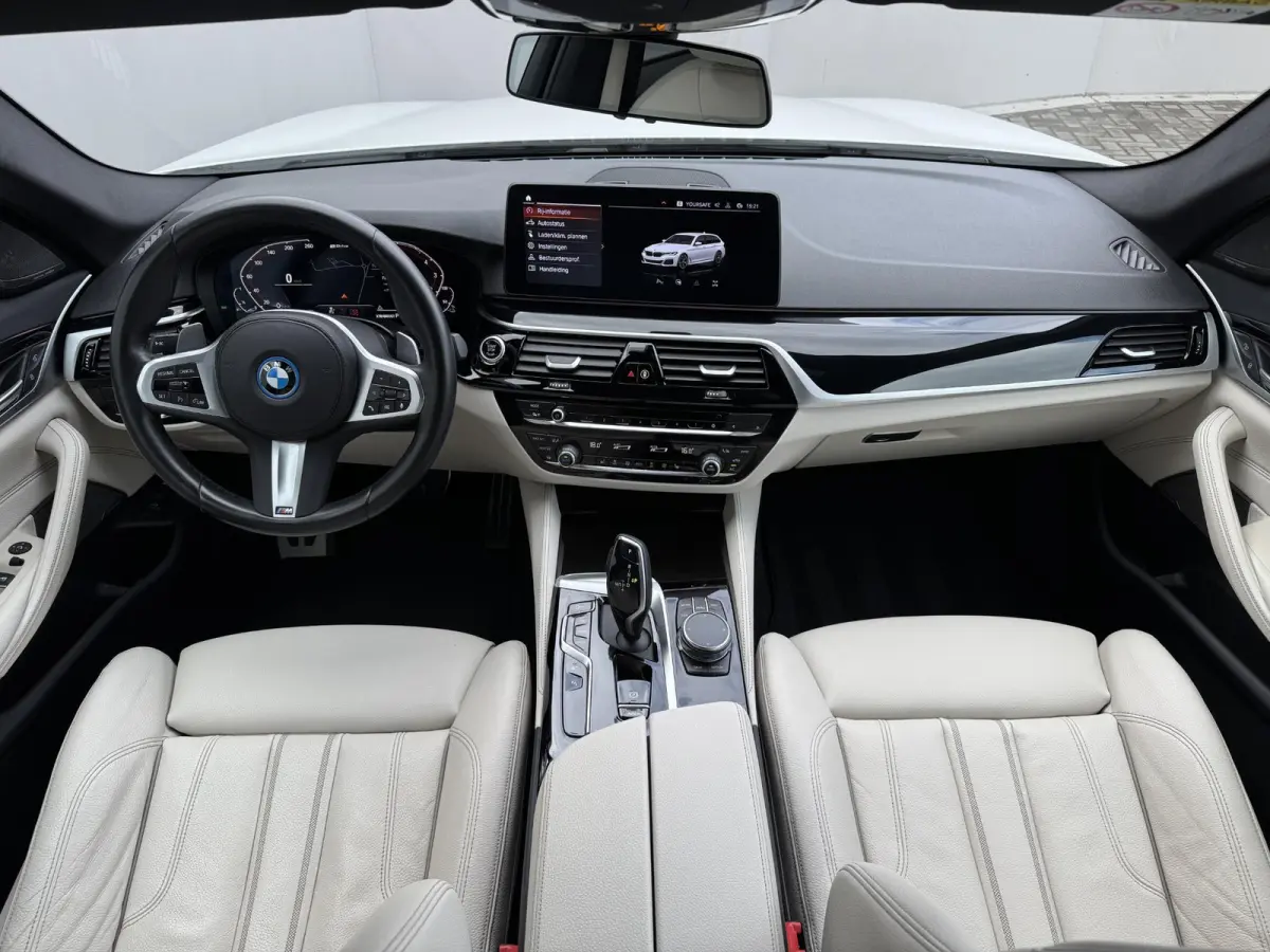 530e High Executive INDIVIDUAL / Dealer Onderhouden / Harman Kardon / 1.700 kg Trekgewicht / Elektrische Verstelbare Stoelen / Stoelverwarming / Parkeersensoren Voor en Achter / Elek. Achter