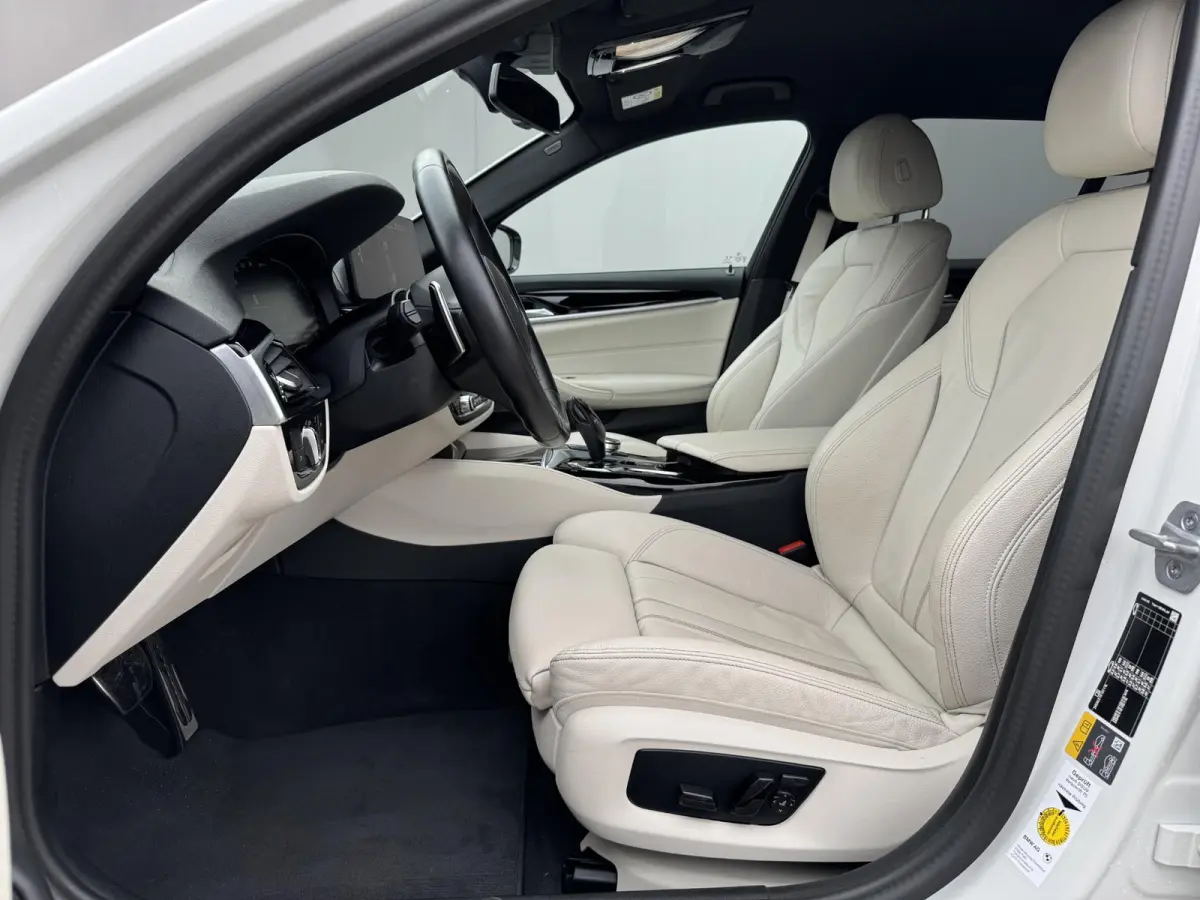 530e High Executive INDIVIDUAL / Dealer Onderhouden / Harman Kardon / 1.700 kg Trekgewicht / Elektrische Verstelbare Stoelen / Stoelverwarming / Parkeersensoren Voor en Achter / Elek. Achter
