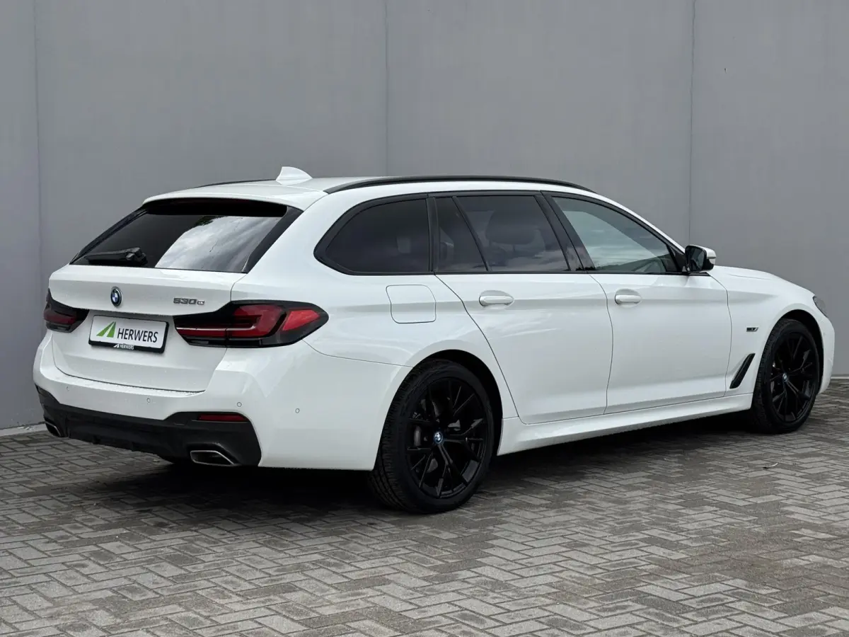 530e High Executive INDIVIDUAL / Dealer Onderhouden / Harman Kardon / 1.700 kg Trekgewicht / Elektrische Verstelbare Stoelen / Stoelverwarming / Parkeersensoren Voor en Achter / Elek. Achter