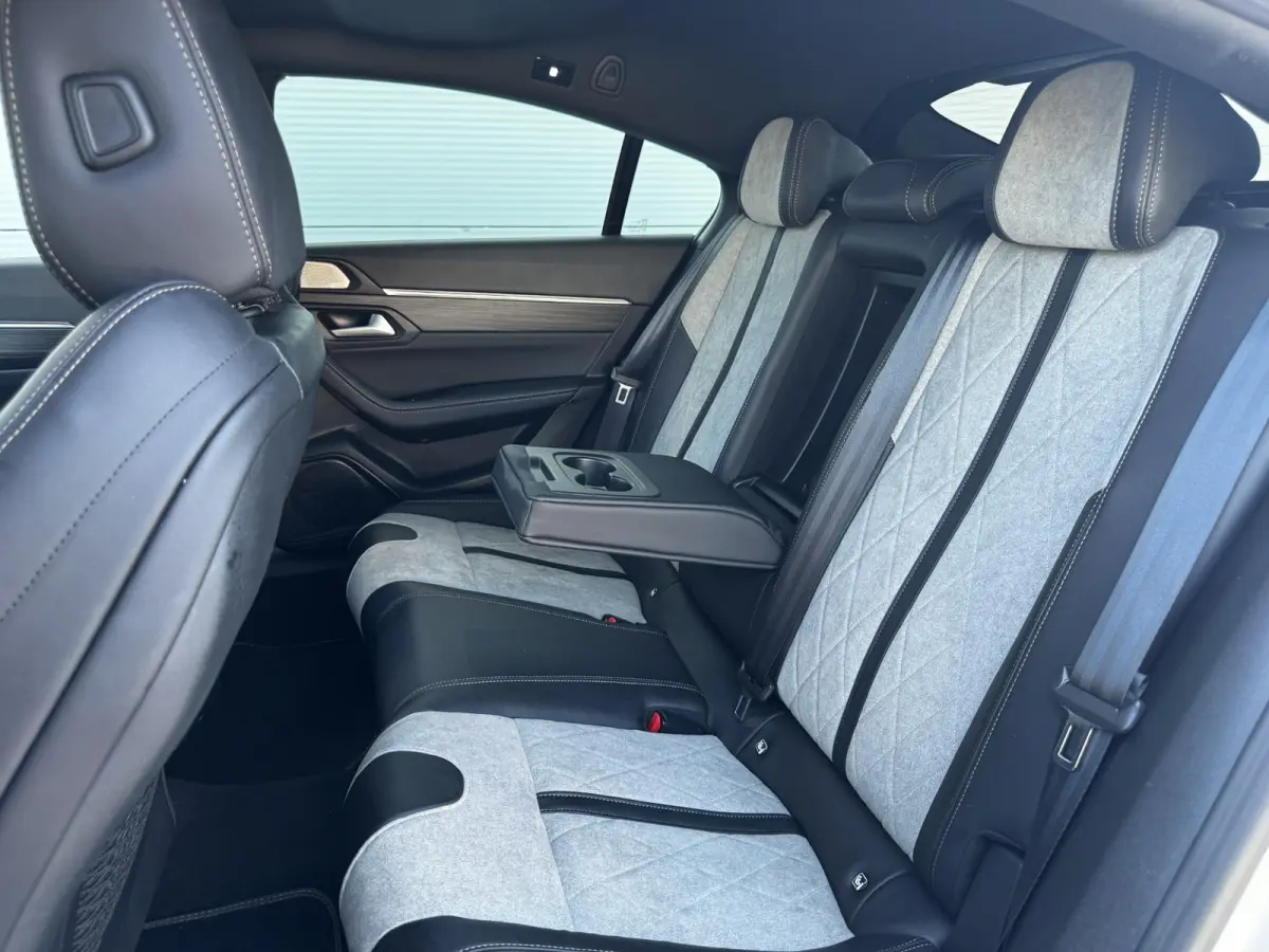 1.6 HYbrid GT / Panoramadak / Adaptief Cruise Control / Elektrische Voorstoelen Met Massage&Geheugen / Dode Hoek Detectie / 360 Camera