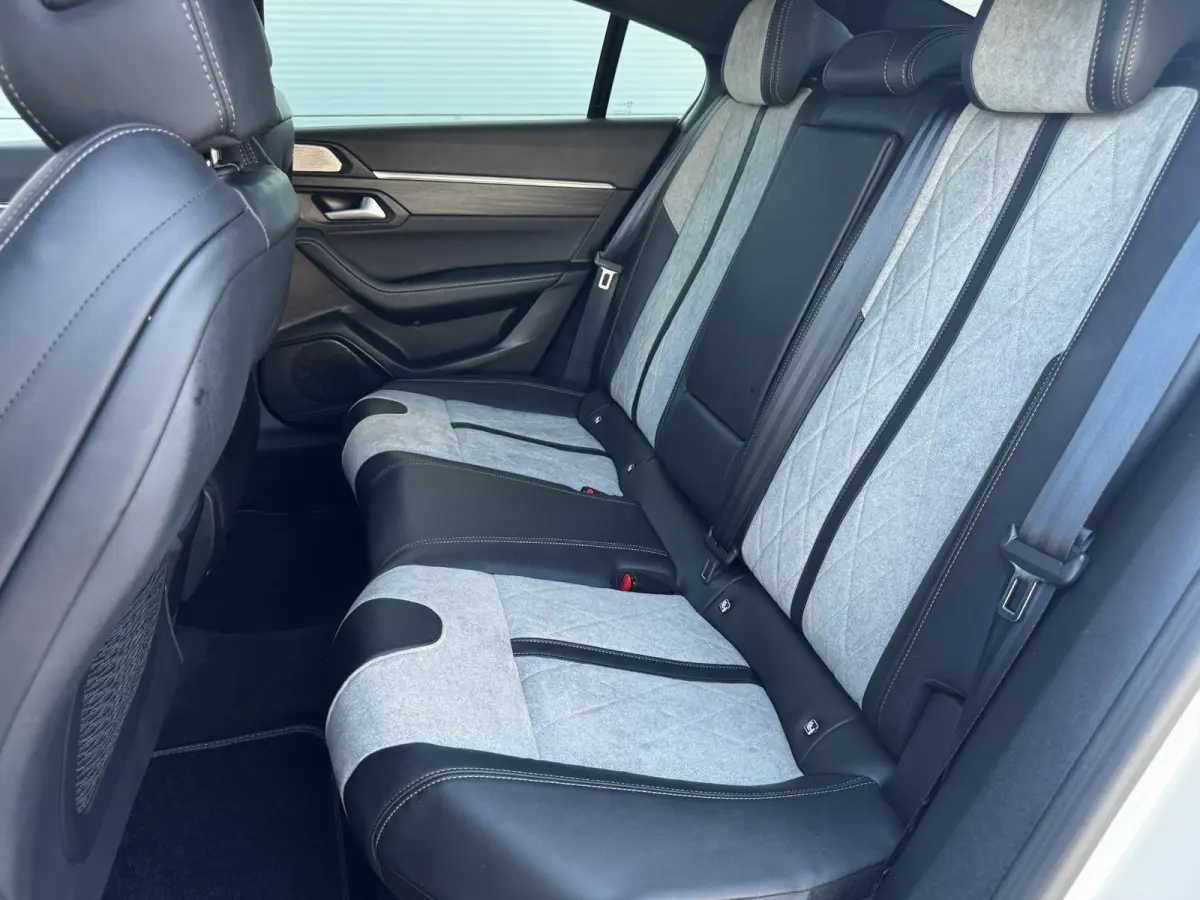 1.6 HYbrid GT / Panoramadak / Adaptief Cruise Control / Elektrische Voorstoelen Met Massage&Geheugen / Dode Hoek Detectie / 360 Camera