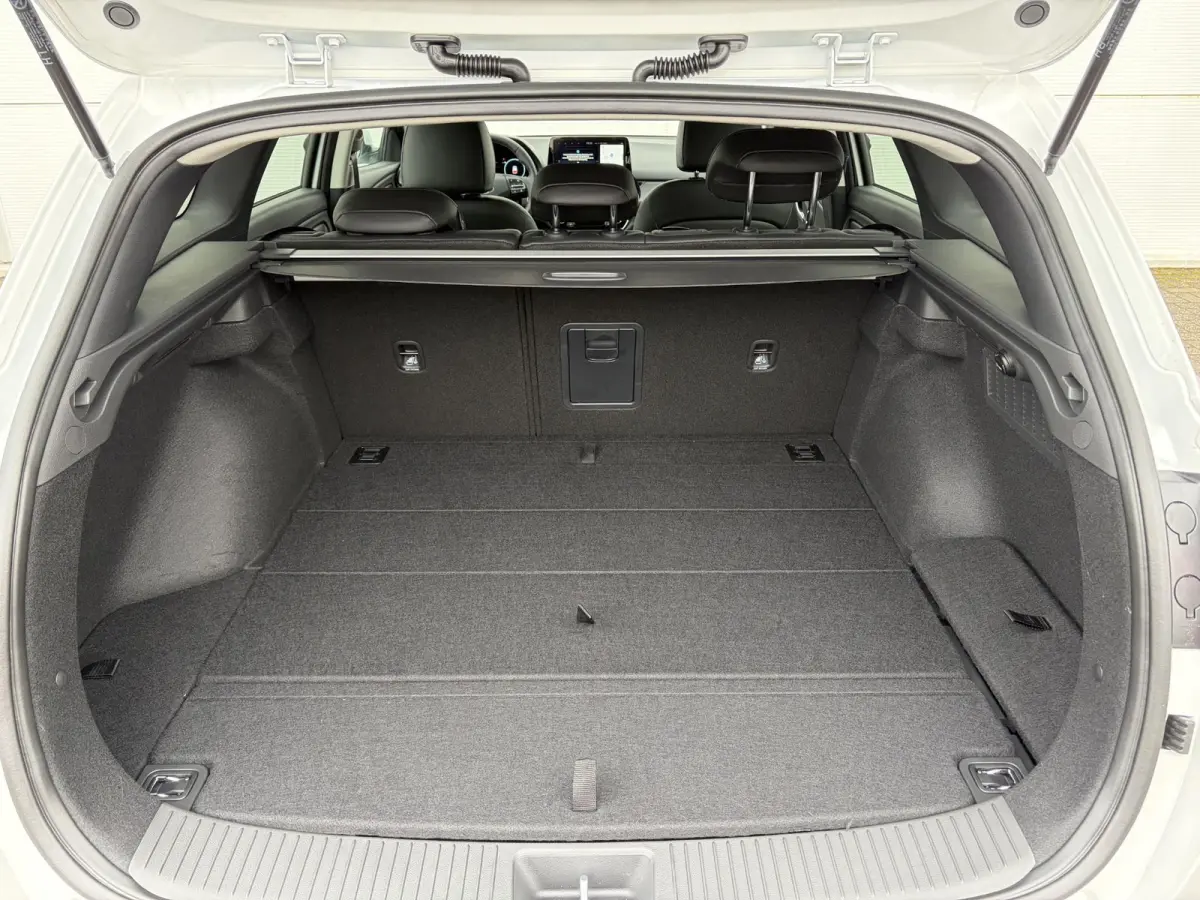 1.6 T-GDi Premium ** Nu met € 4.000 Voordeel ** Nieuw uit voorraad leverbaar **