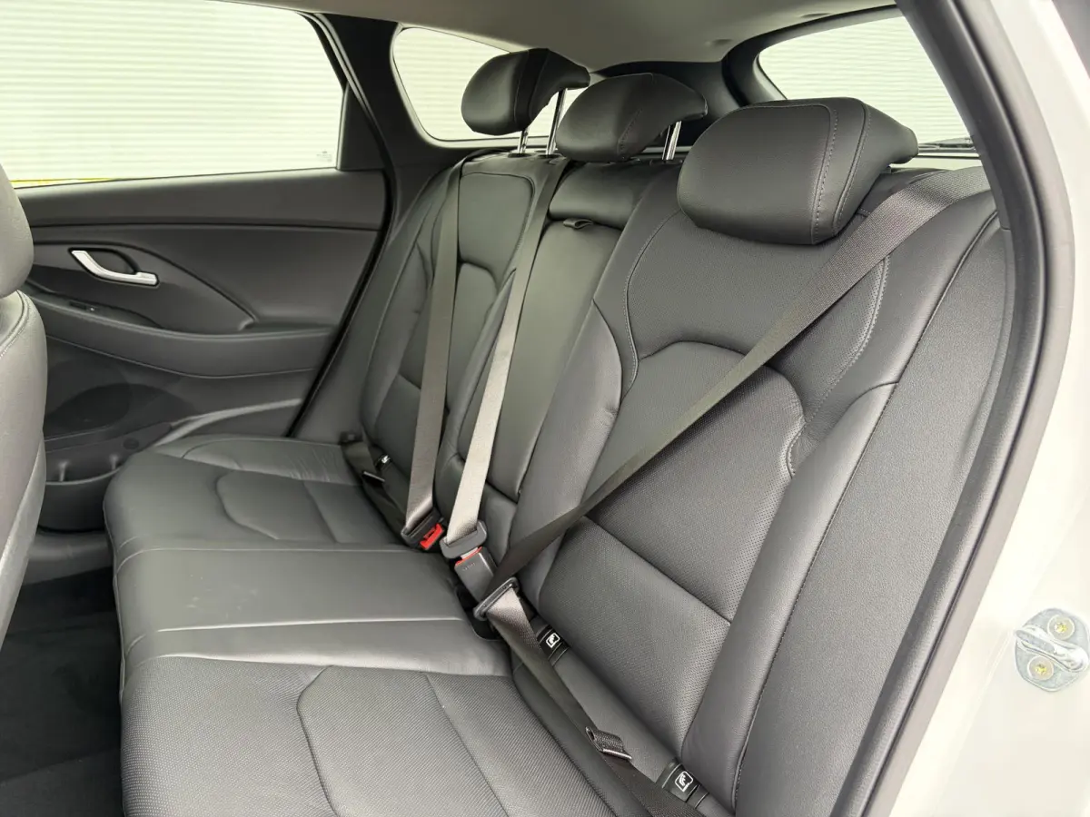 1.6 T-GDi Premium ** Nu met € 4.000 Voordeel ** Nieuw uit voorraad leverbaar **
