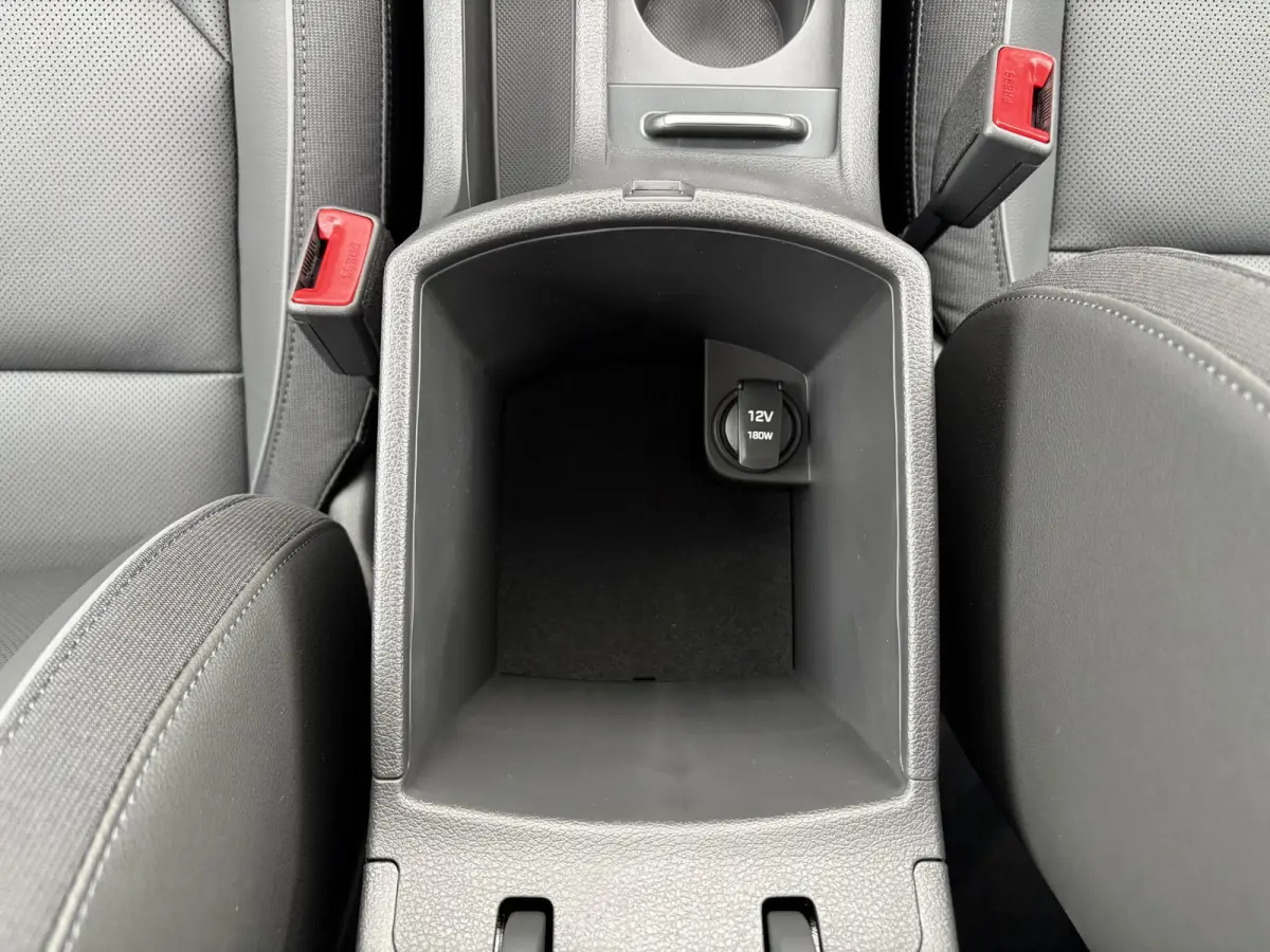 1.6 T-GDi Premium ** Nu met € 4.000 Voordeel ** Nieuw uit voorraad leverbaar **