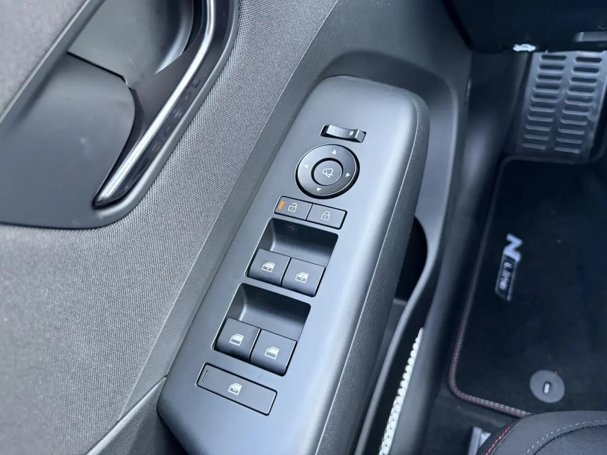 N Line Business 64.8 kWh / Adaptieve Cruise Control / Apple Carplay/Android Auto / Navigatie / Achteruitrijcamera / DAB / Climate Control /