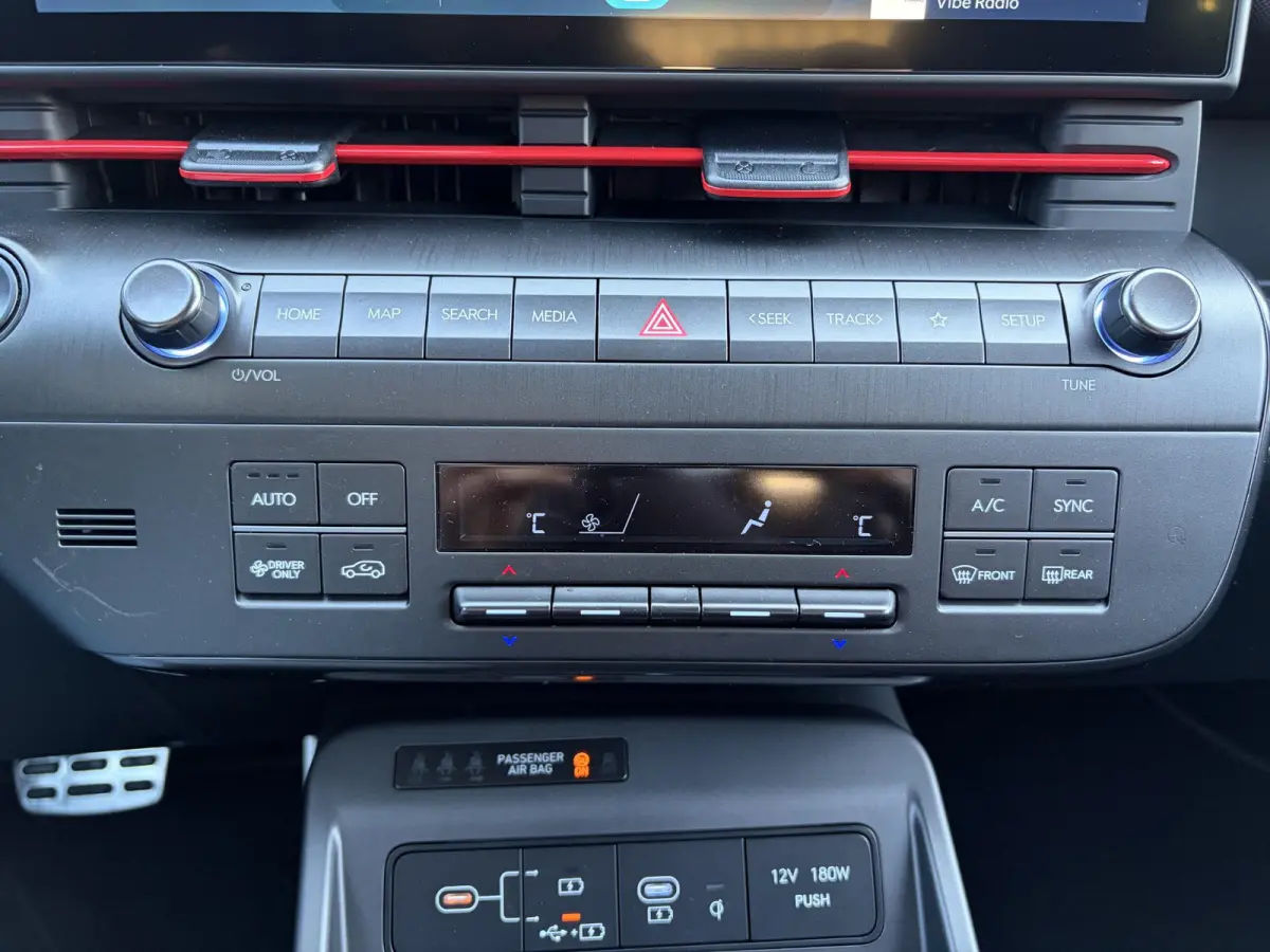 N Line Business 64.8 kWh / Adaptieve Cruise Control / Apple Carplay/Android Auto / Navigatie / Achteruitrijcamera / DAB / Climate Control /