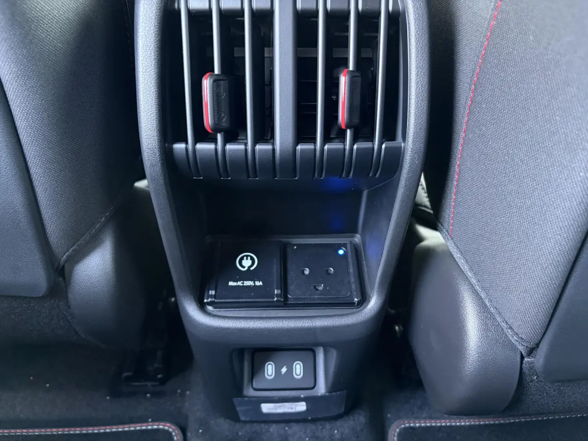N Line Business 64.8 kWh / Adaptieve Cruise Control / Apple Carplay/Android Auto / Navigatie / Achteruitrijcamera / DAB / Climate Control /