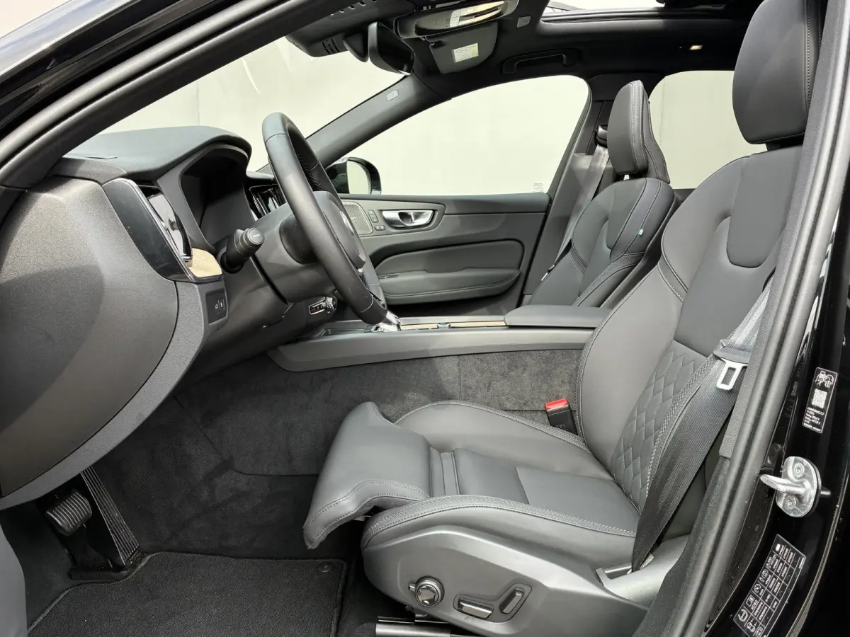 2.0 T8 Plug-in hybrid AWD Ultra Bright / 12-2025 / Facelift / Schuif-/Kantel dak / All-Season banden 19 / Stoel-/Stuur-/Achterbankverwarming / Zeer Luxe /