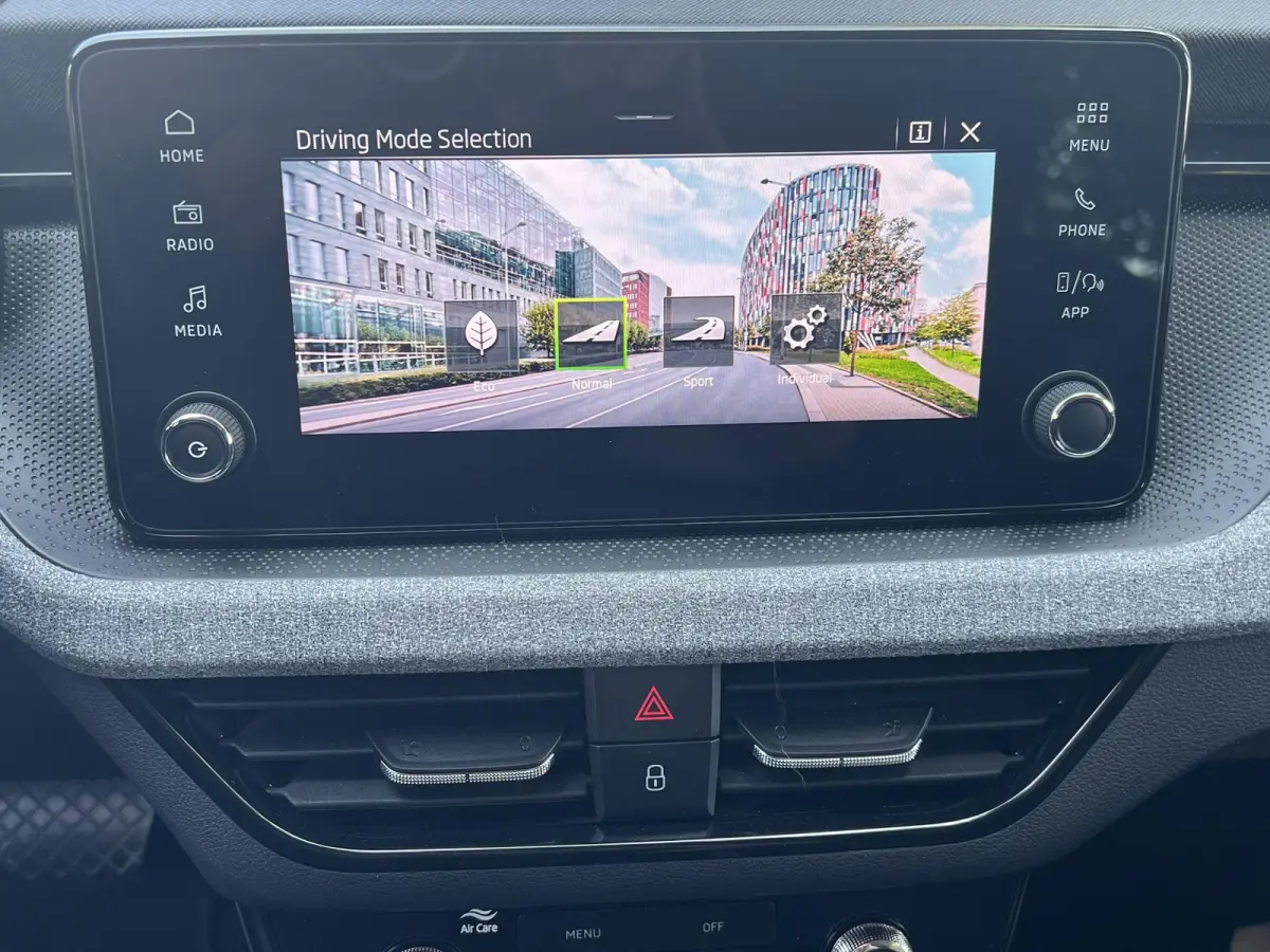 1.0 TSI Selection / Garantie tot 02-2029 tot 60.000km / Cruise Control / Camera / Navigatie via Apple Carplay Android / Climate Control / 16" LM wielen /